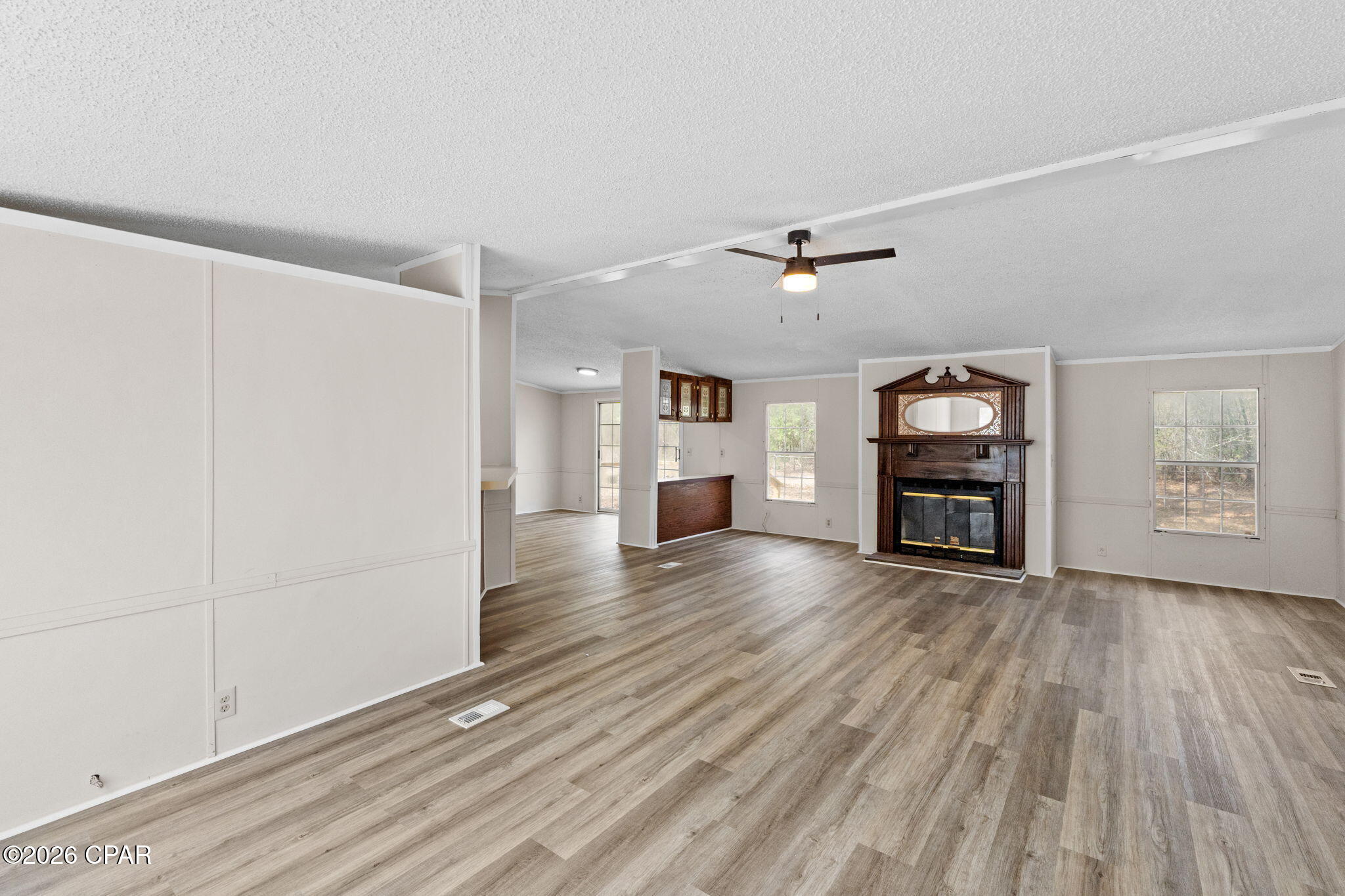 Listing photo id 6 for 4890 Logan Loop