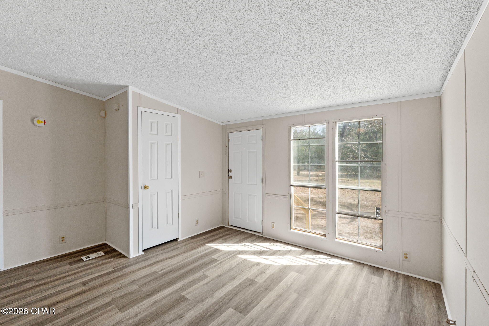 Listing photo id 7 for 4890 Logan Loop