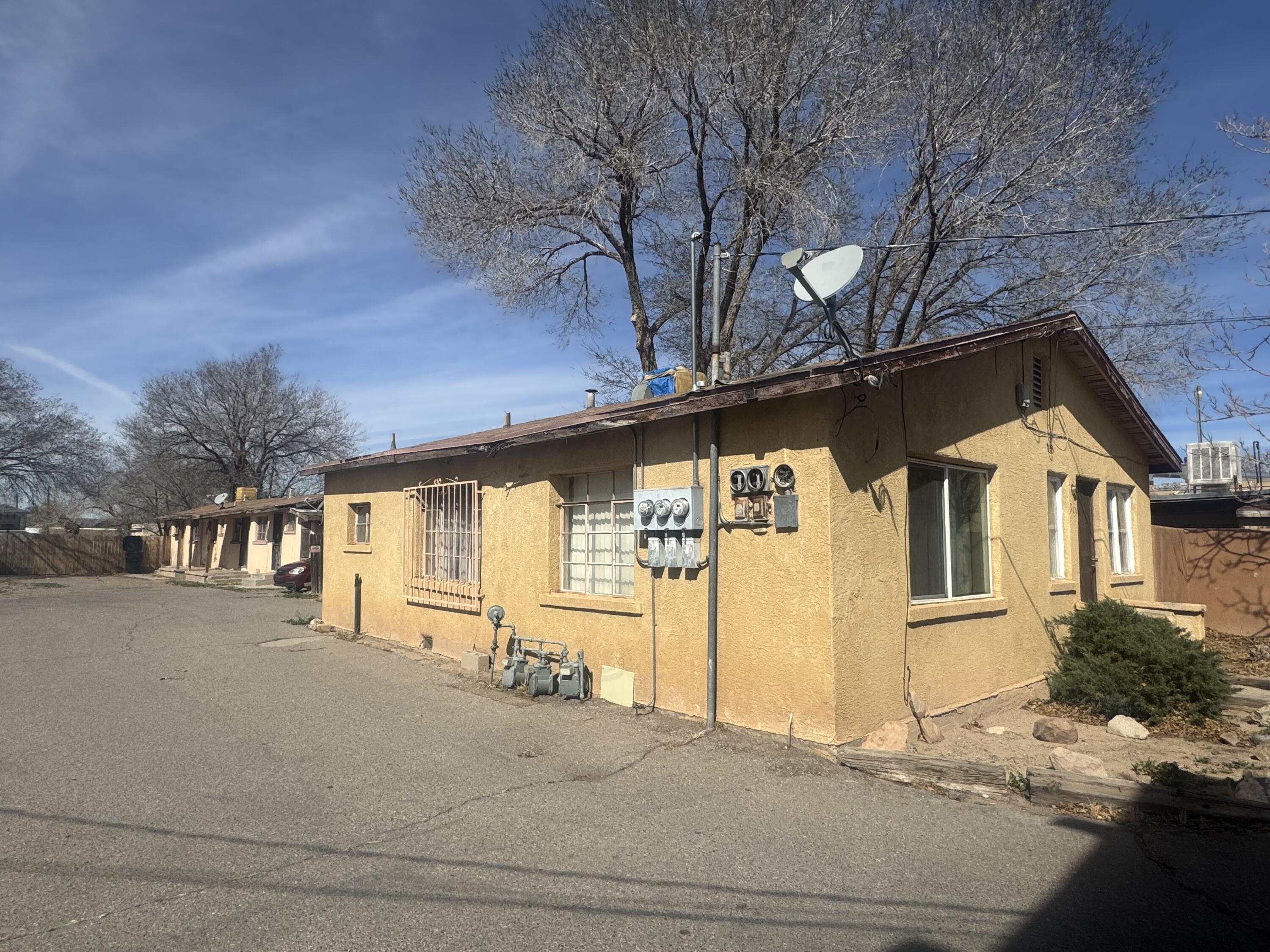 Photo 5 — 319 Rio Grande Boulevard NW