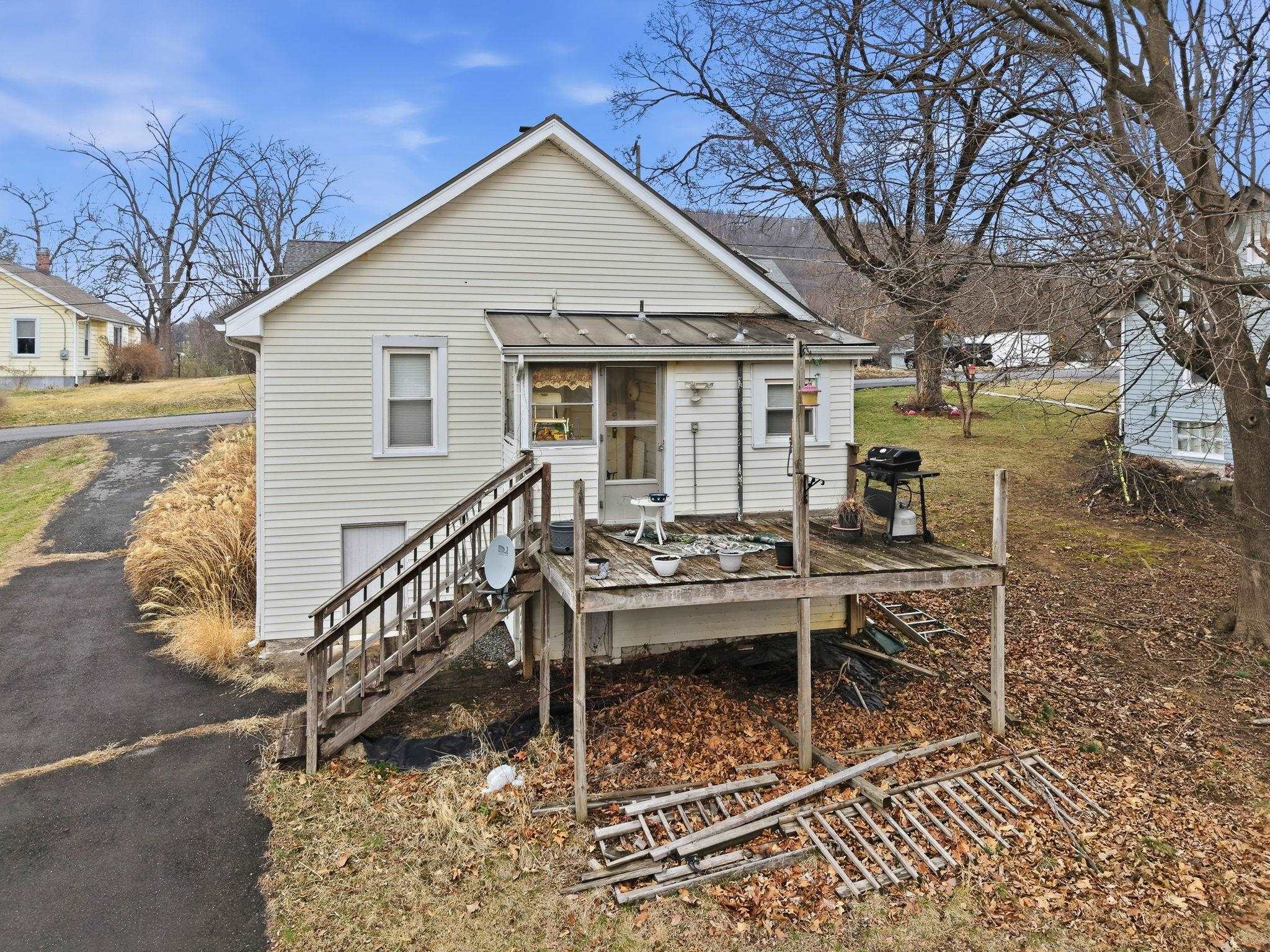 328 Mary Gray Ln