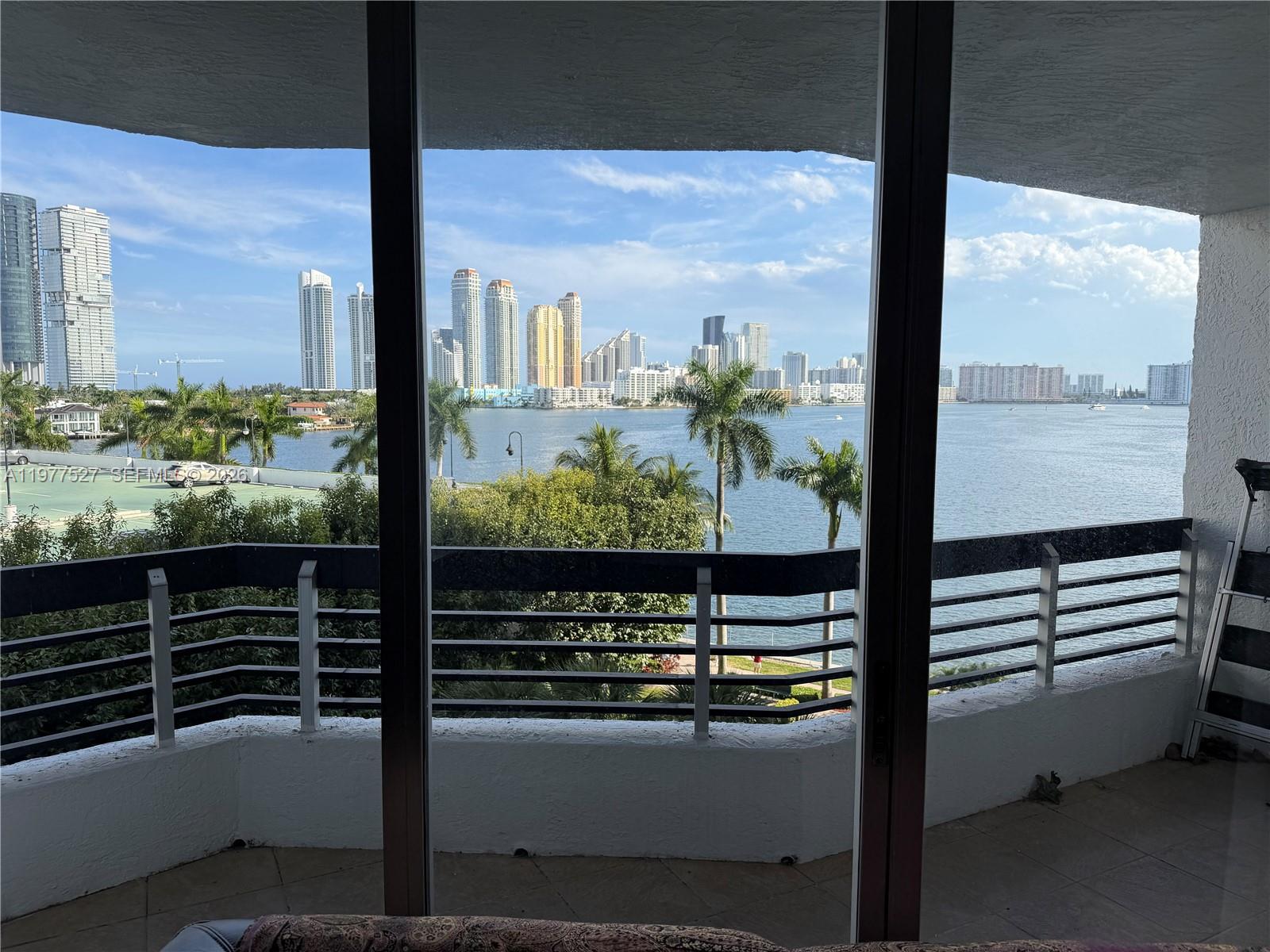 3600 Mystic Pointe Dr #615