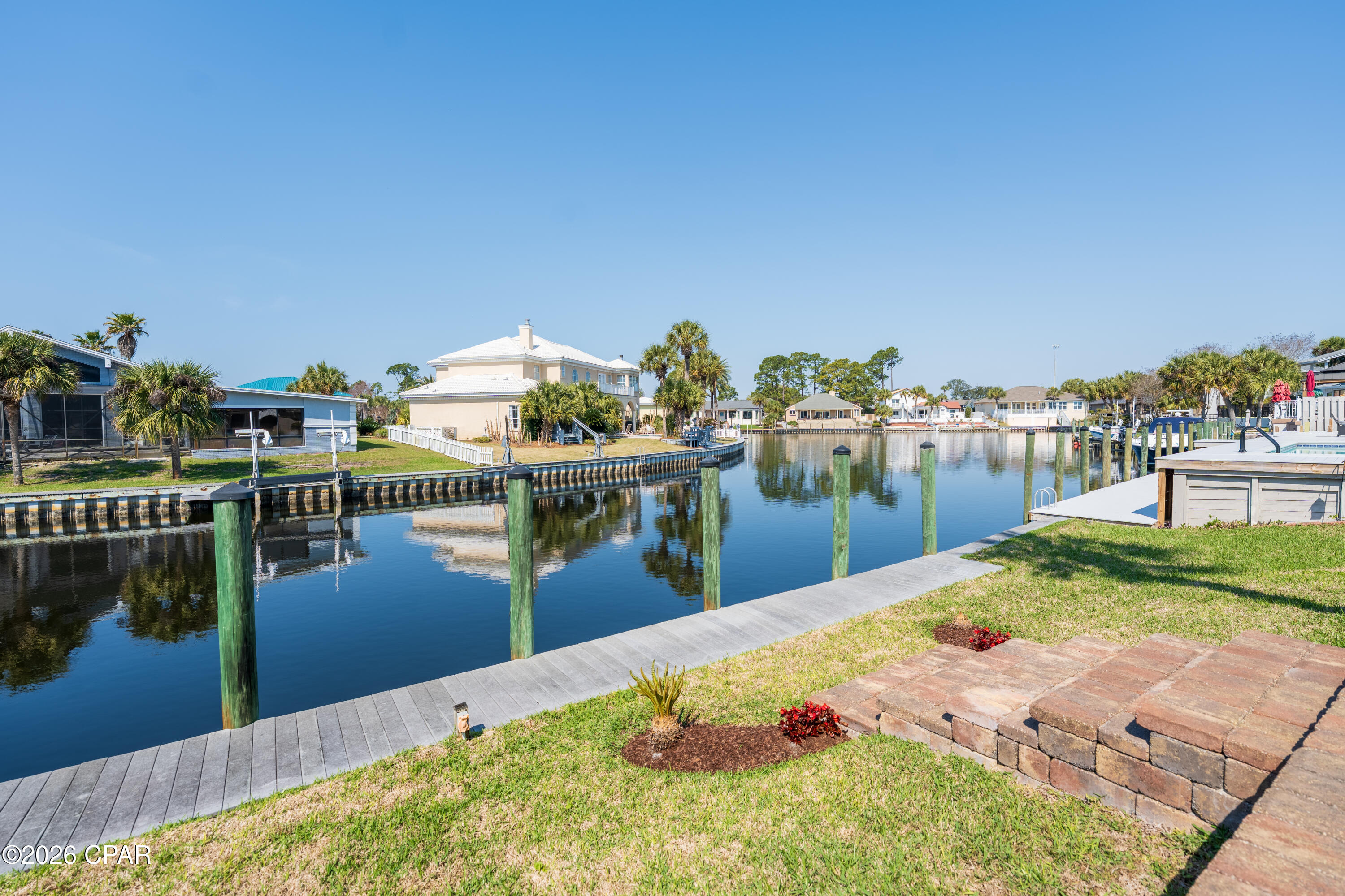 Listing photo id 3 for 1509 Trout Lane
