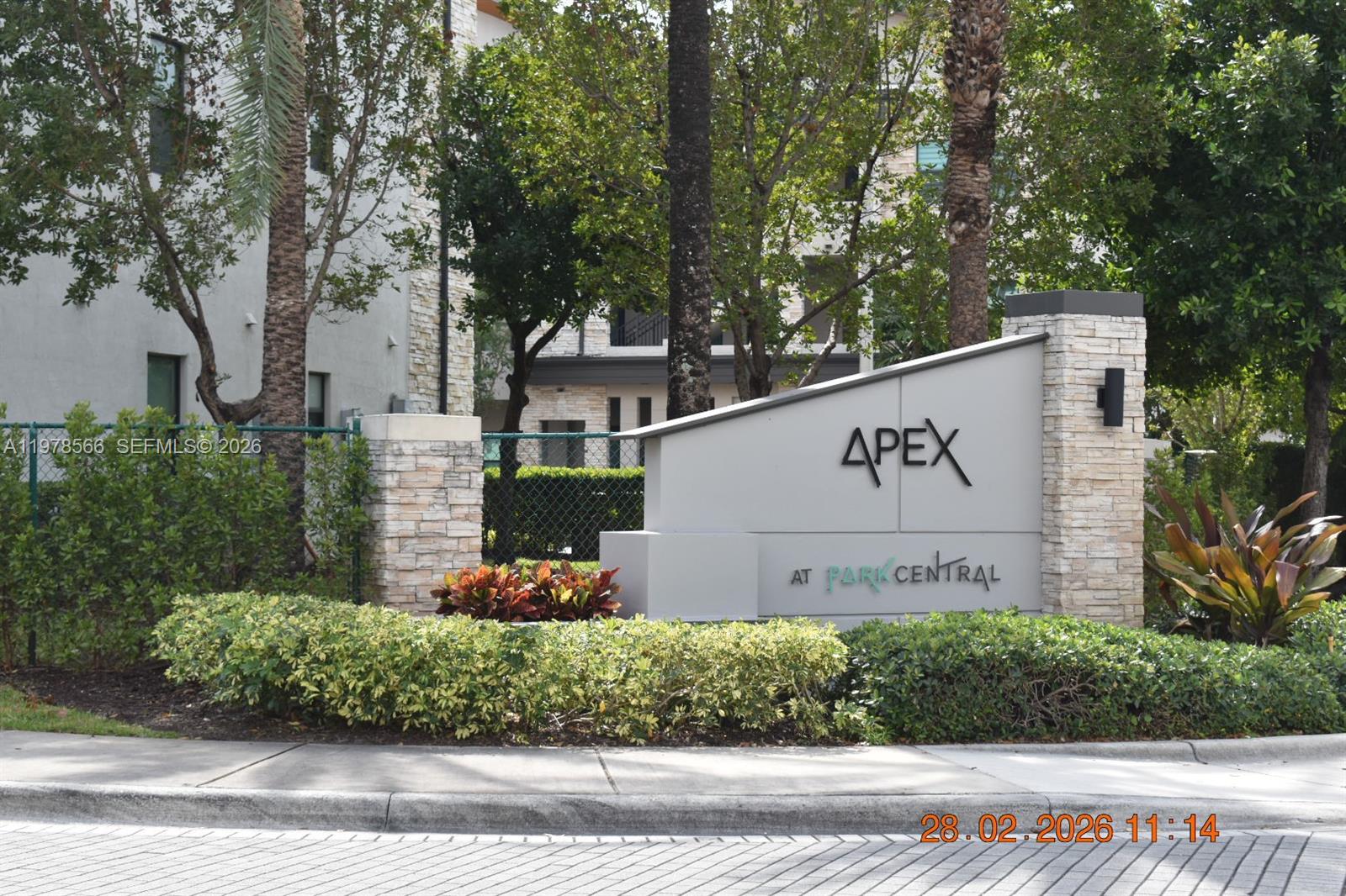 Apex At Park Central Cond