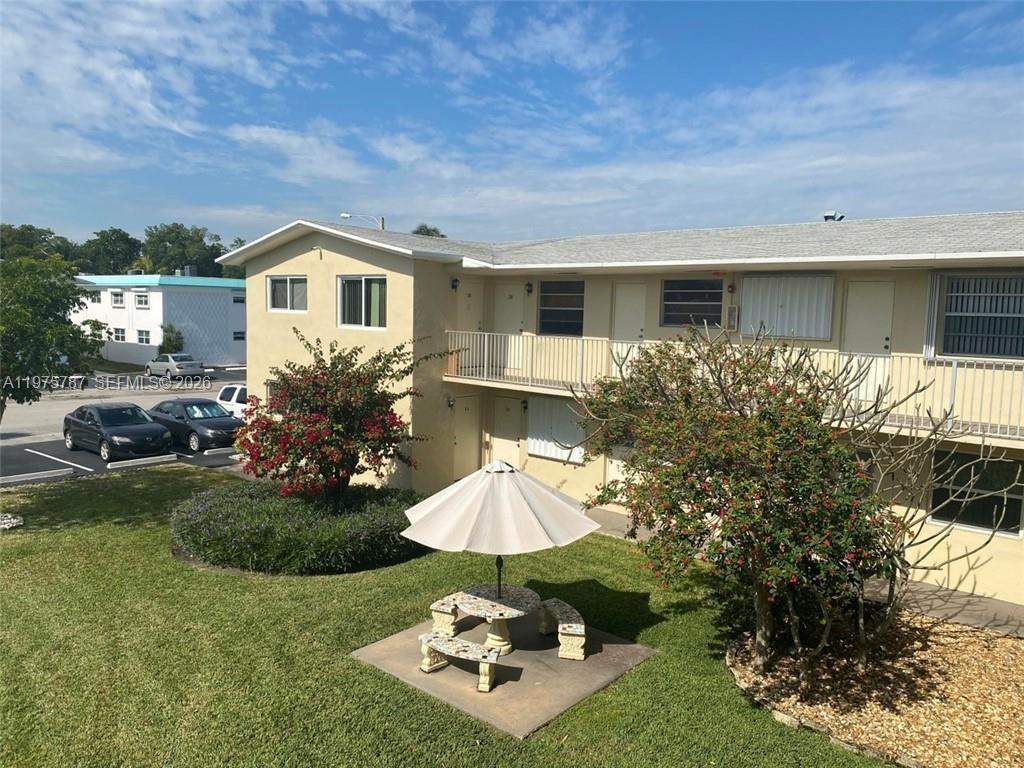 Crystal Court Manor No 5