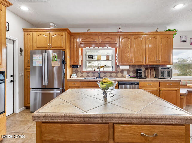 Listing photo id 3 for 5096 Lake Ridge Drive