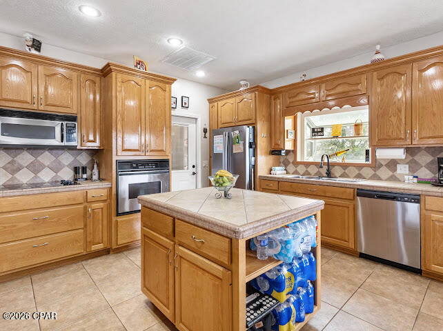 Listing photo id 6 for 5096 Lake Ridge Drive