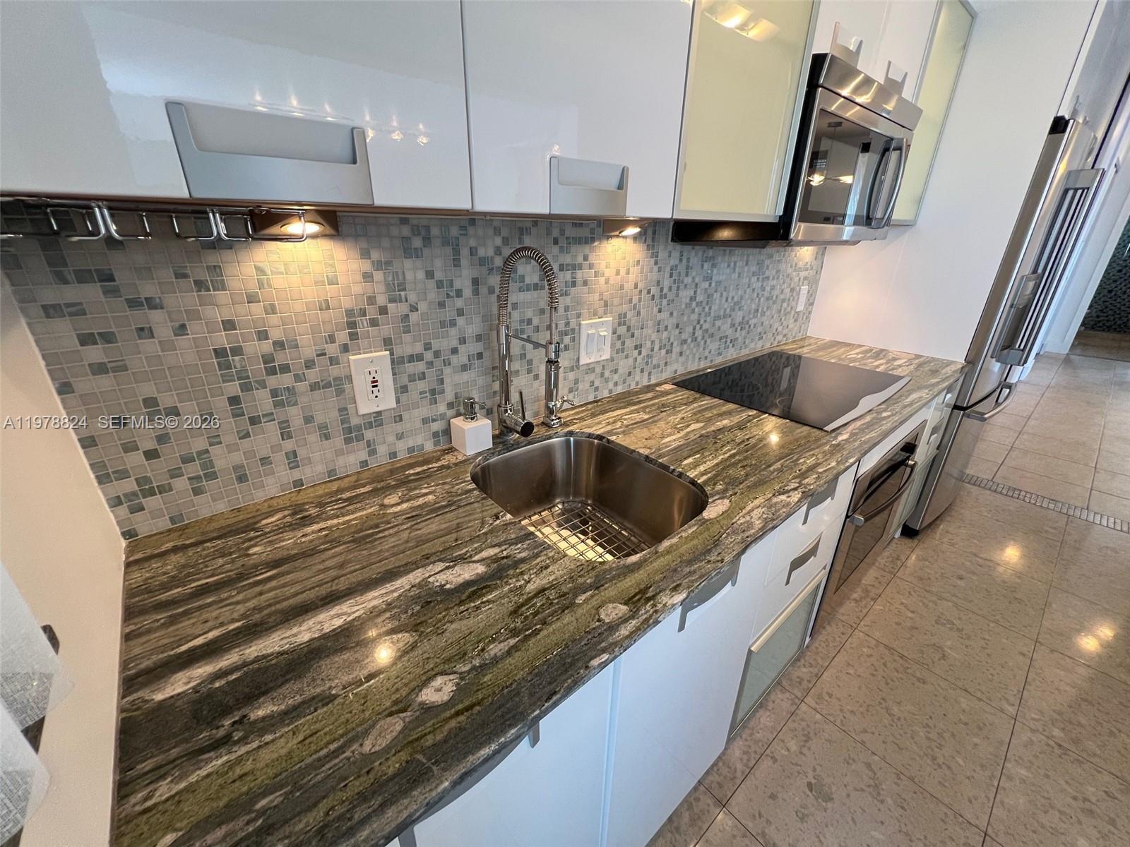 1340-lincoln-rd-705-miami-beach-fl-33139/hzid_aedbb8c1