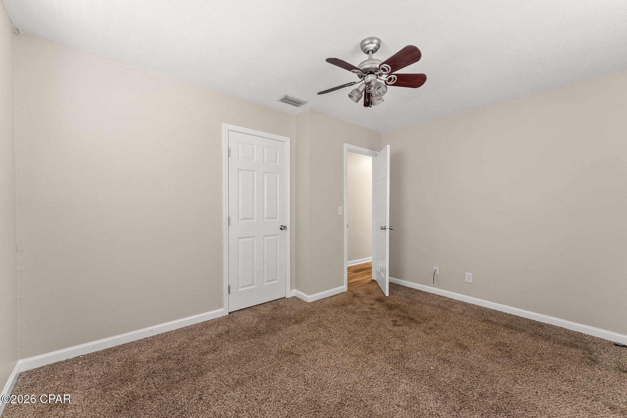 Image 19 For 2004 Greenbriar Boulevard