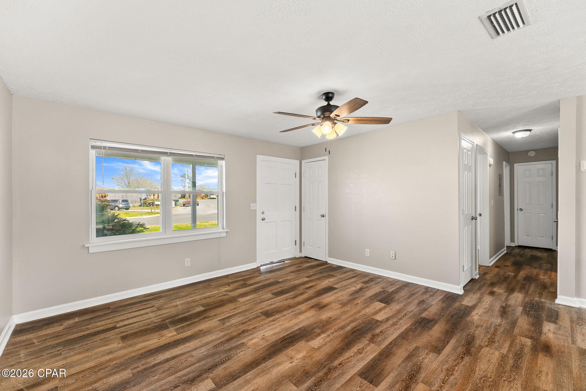 Image 5 For 2004 Greenbriar Boulevard