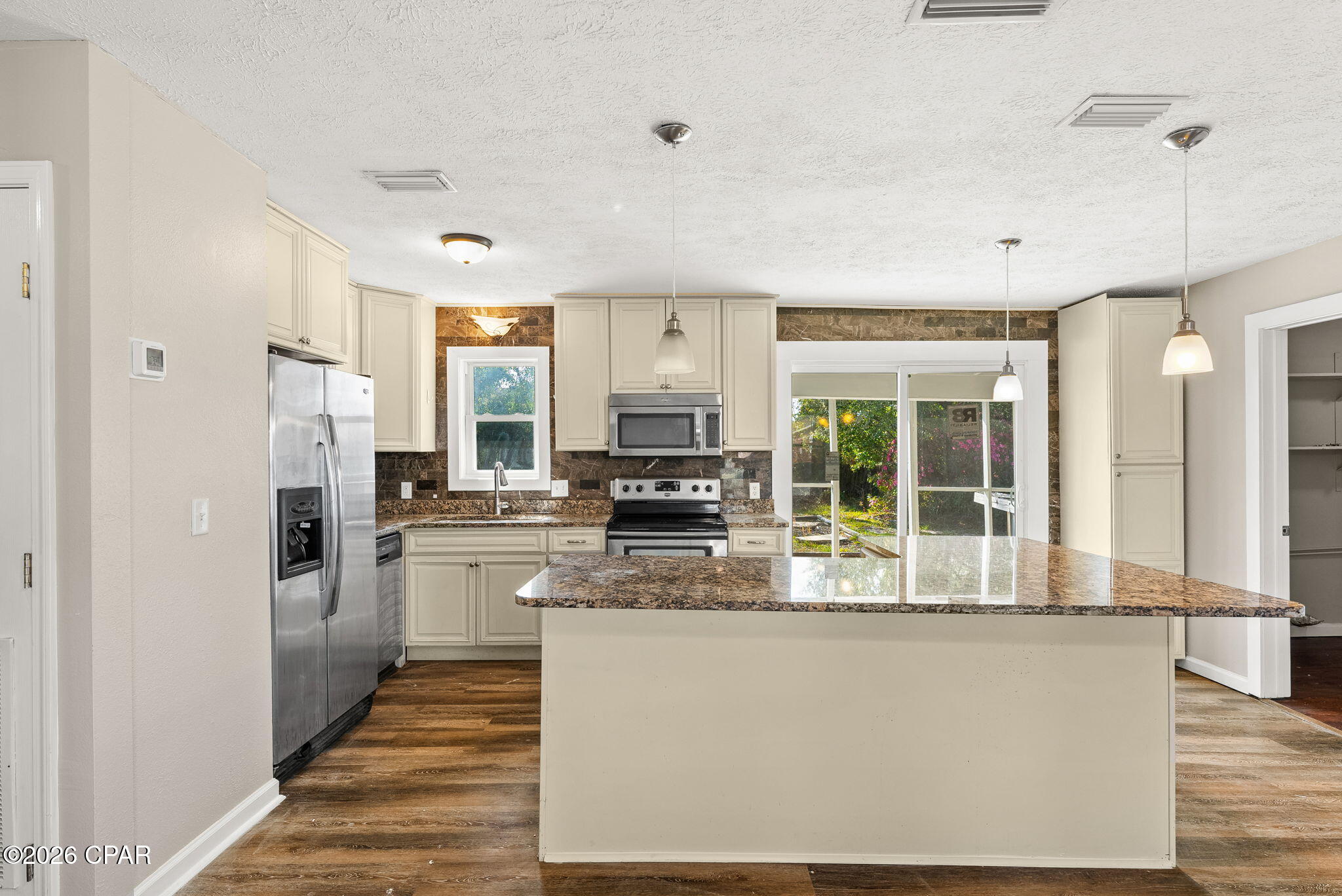 Image 8 For 2004 Greenbriar Boulevard