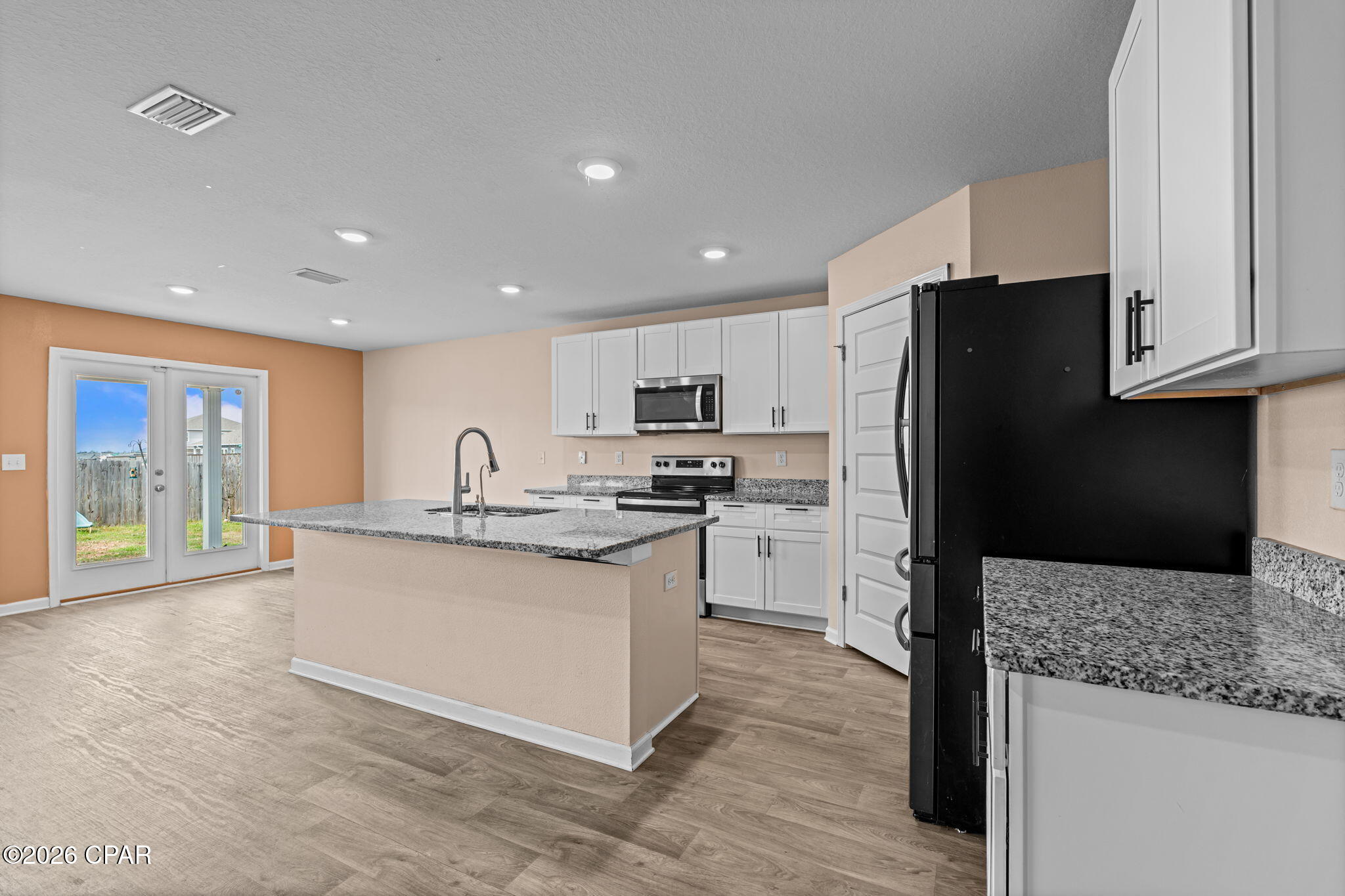 Listing photo id 5 for 4777 Firefly Lane