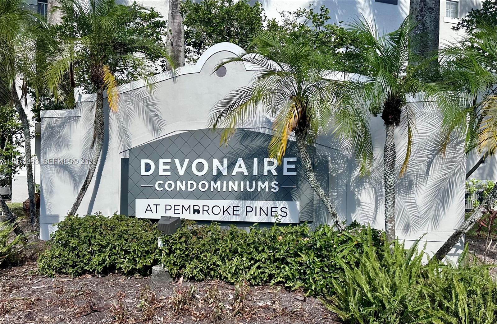Devonaire Condo At Pembro