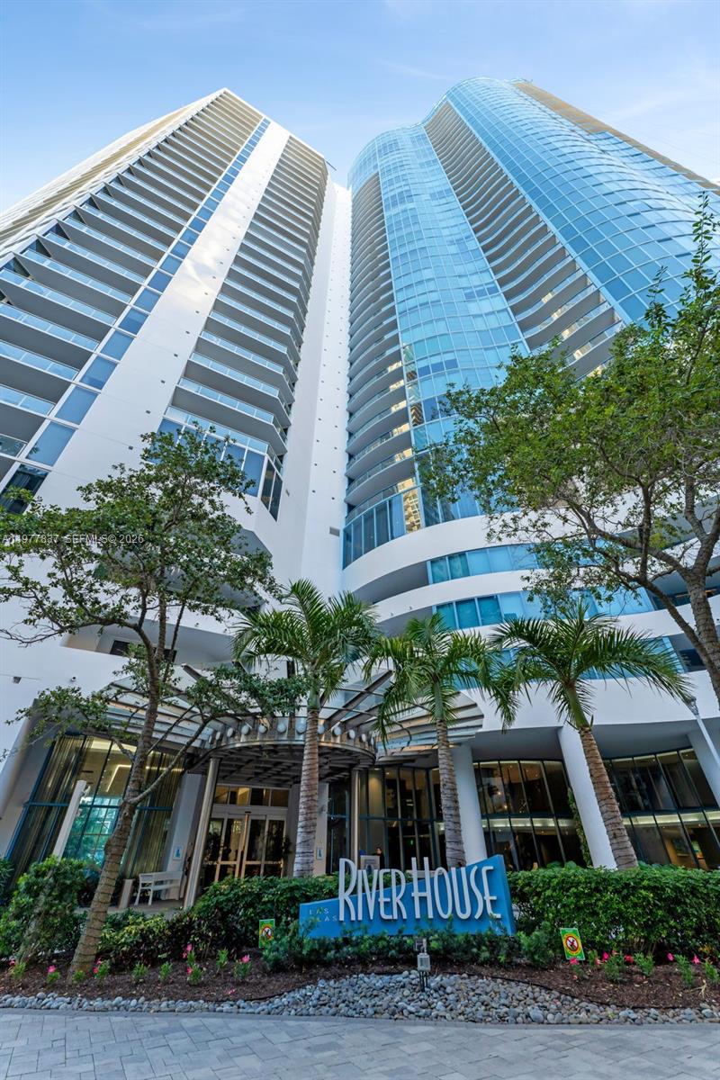 Las Olas River House Cond