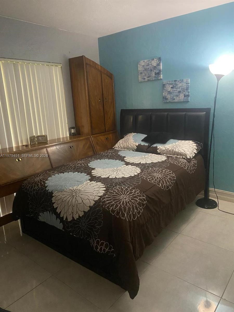 Modern kitchen with designer features at 6010 Falls Cir Dr - Condo in Lauderhill