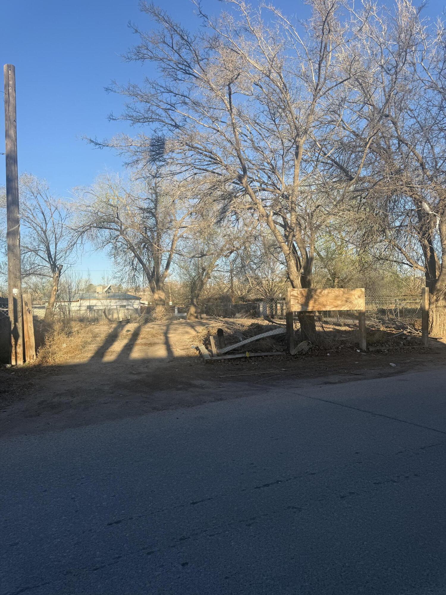2402 Salvador Road SW Albuquerque, NM 87105
