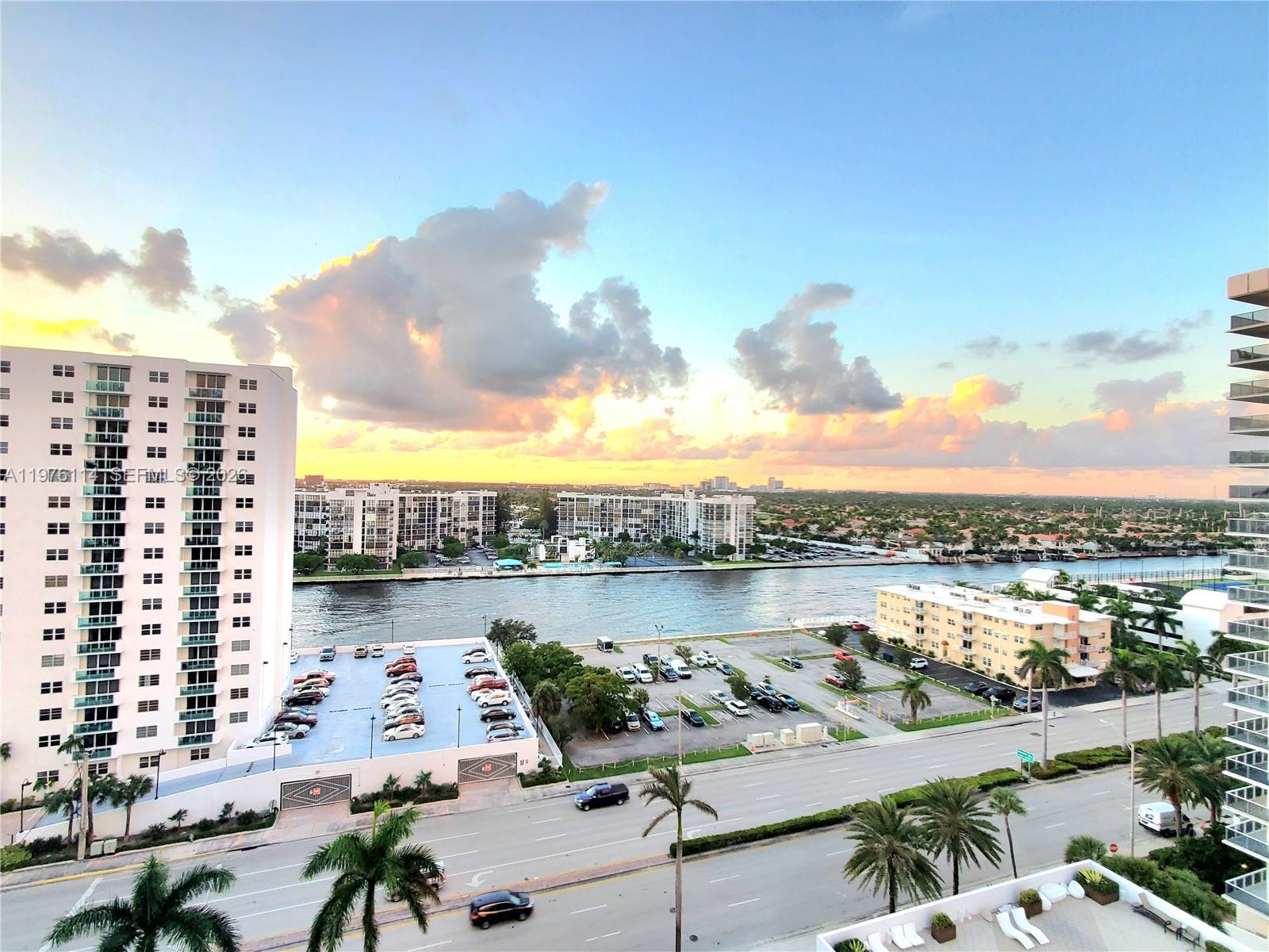 Residences On Hollywood B