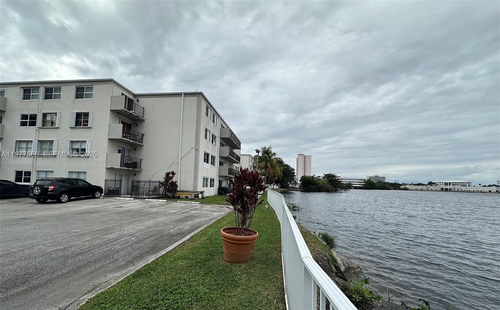 El Lago Condo