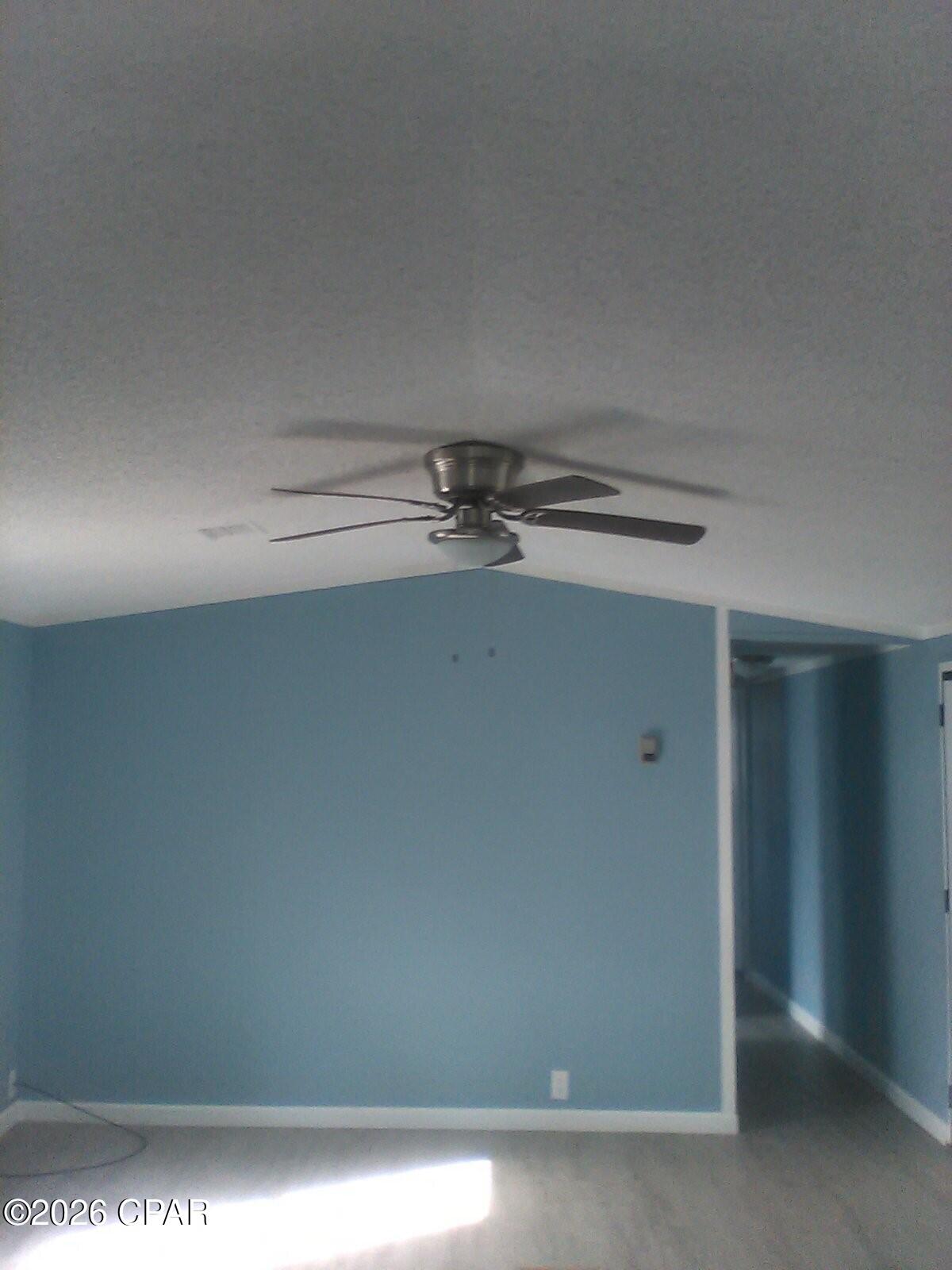 Image 4 For 7117 Beachwood Boulevard