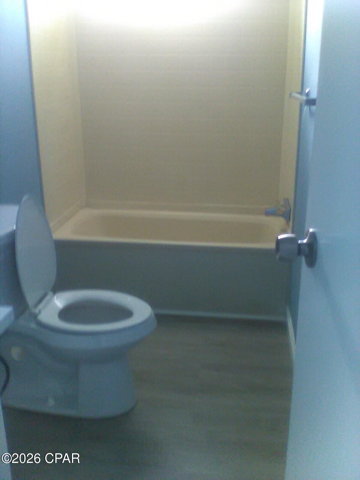 Image 9 For 7117 Beachwood Boulevard