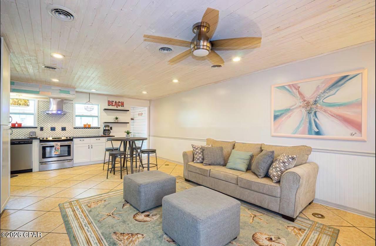 117 Cindy Lane, Panama City Beach, FL 32407 thumbnail, photo 2 of 17