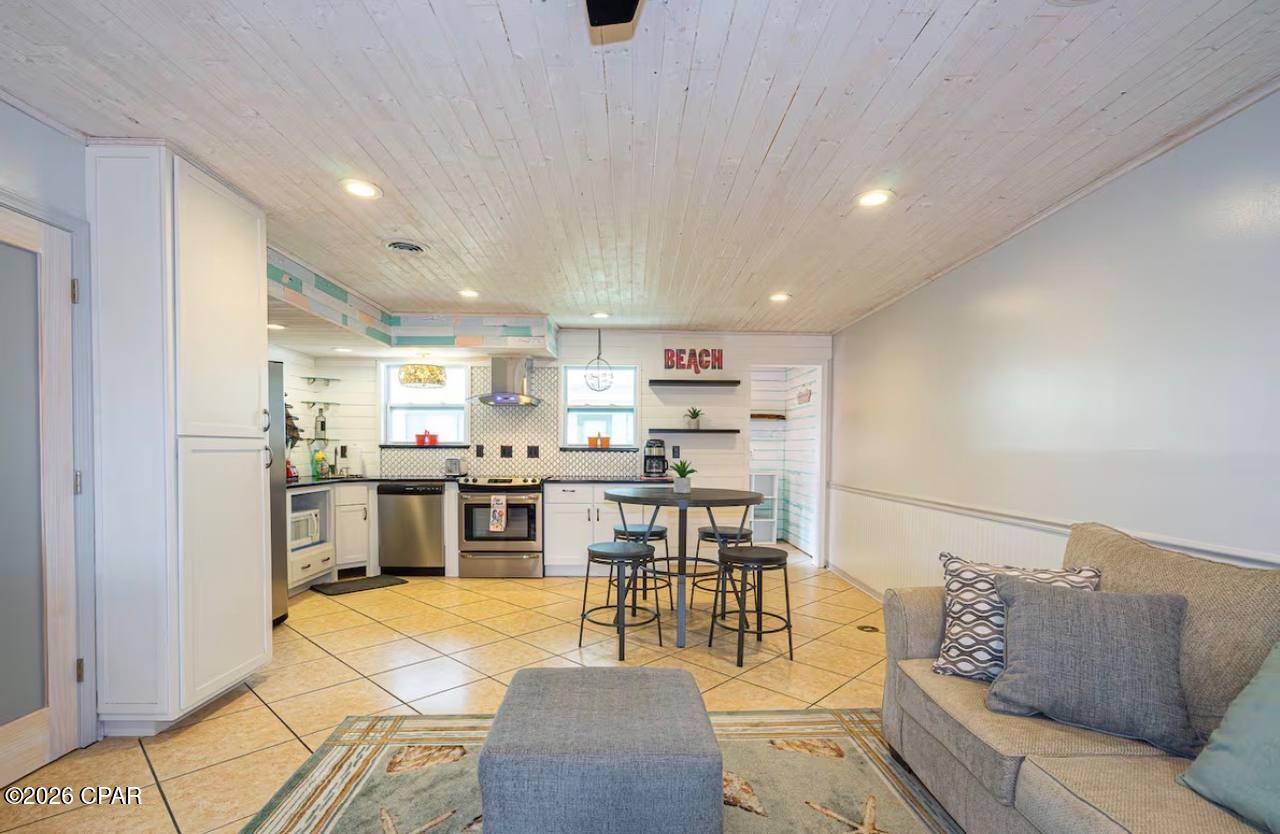 117 Cindy Lane, Panama City Beach, FL 32407 thumbnail, photo 5 of 17