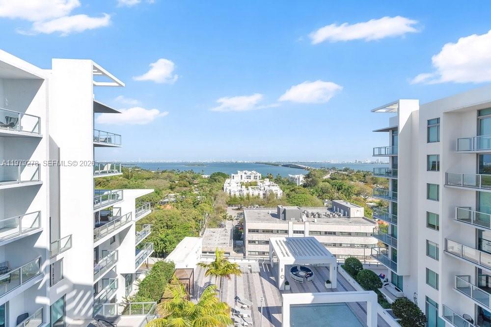 Modern 1-bedroom residence with amazing water views, in a prime Miami location on Biscayne Blvd. This unit offers a fantastic opportunity for both end users and investors, with short-term rentals with a minimum of only 3 days. Enjoy proximity to the Design District, Midtown, Wynwood, and just minutes from Miami Beach and Downtown. Surrounded by great restaurants, shopping, and entreteiment. Unit comes fully furnished.