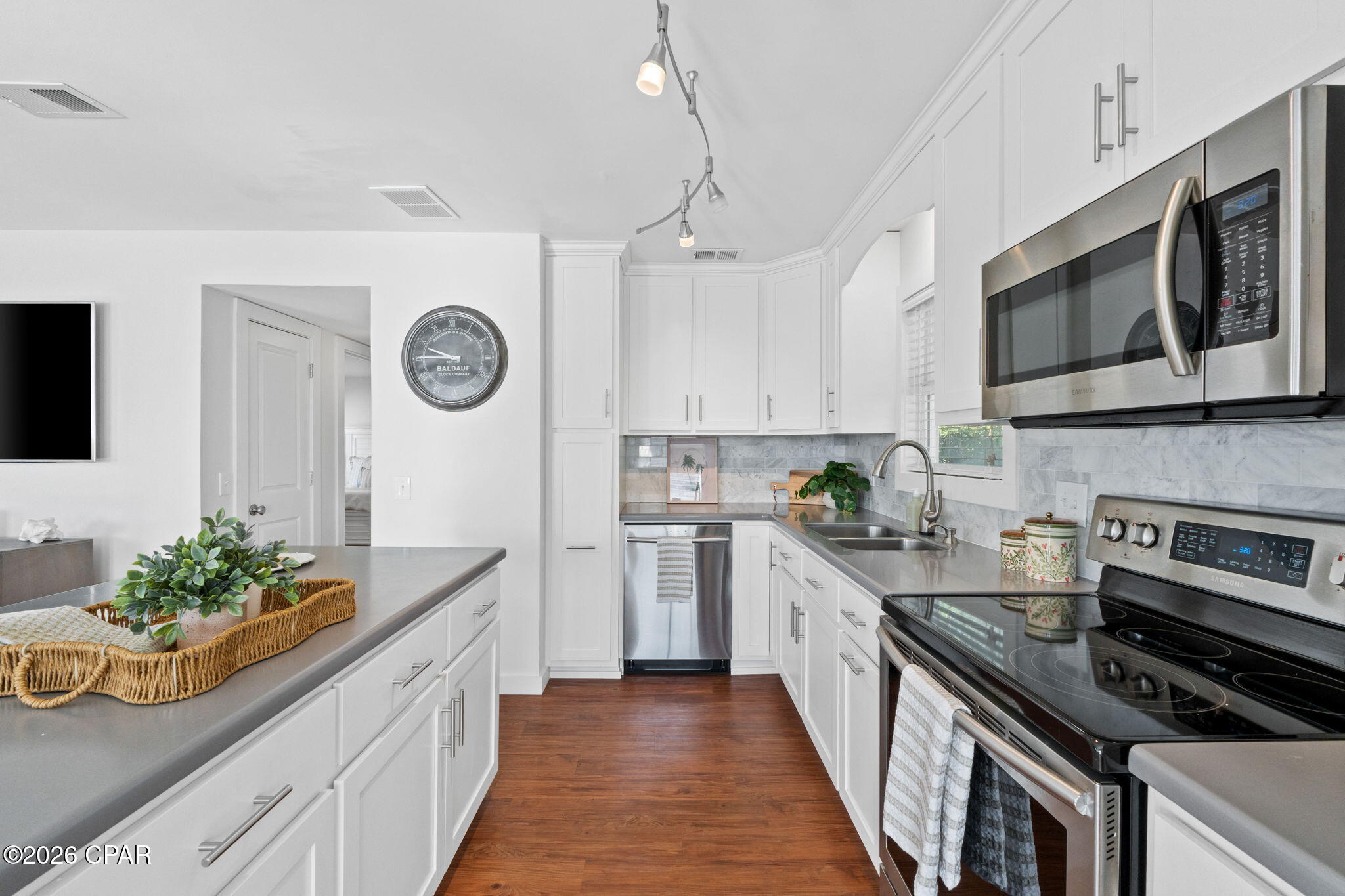 Image 15 For 6120 Beach Drive