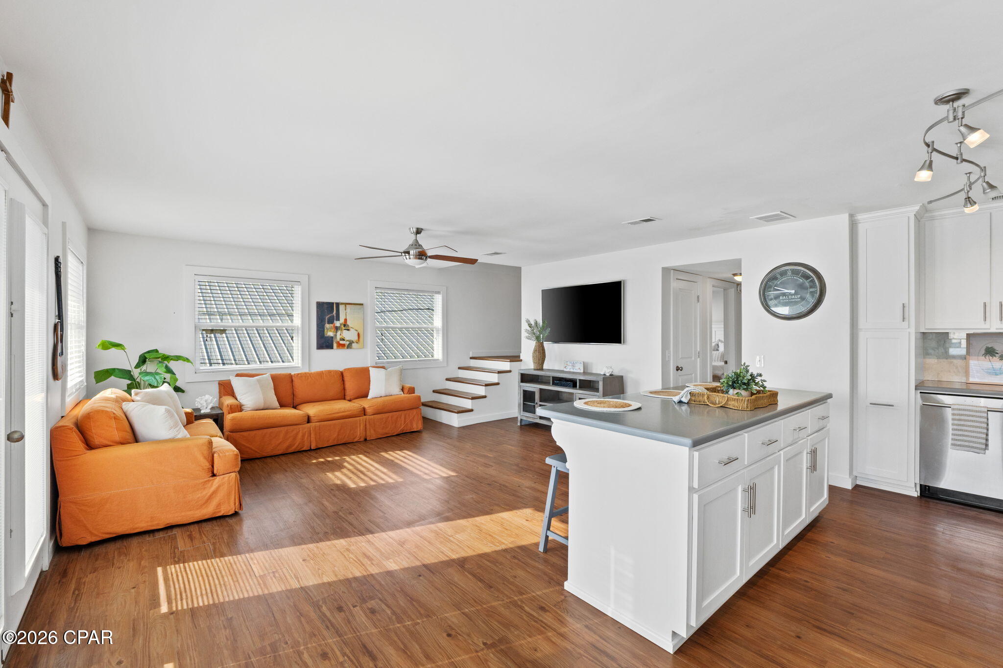 Image 5 For 6120 Beach Drive