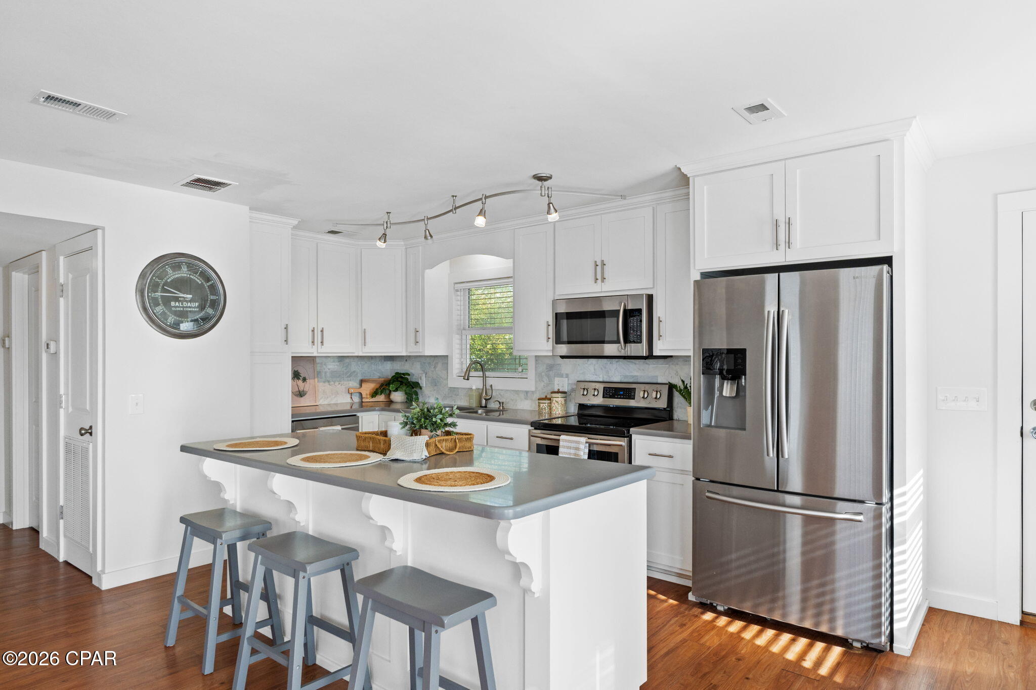 Image 6 For 6120 Beach Drive