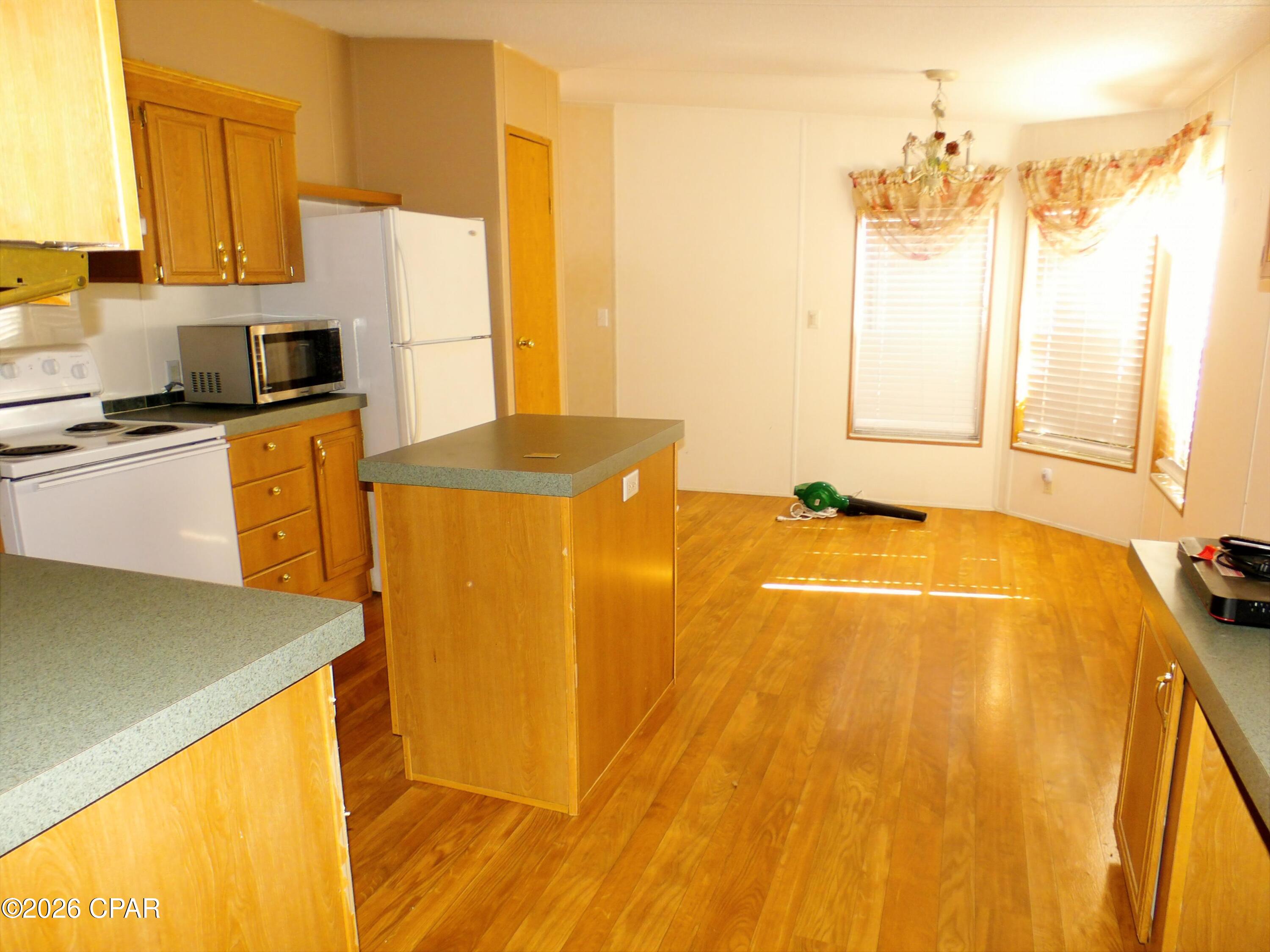 Listing photo id 2 for 500 Deer Creek Road