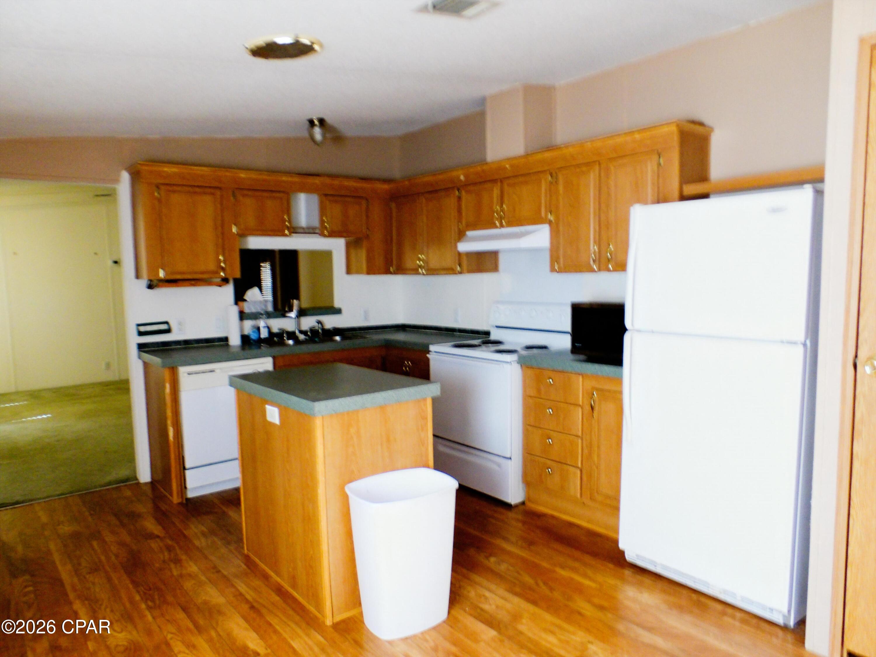 Listing photo id 3 for 500 Deer Creek Road