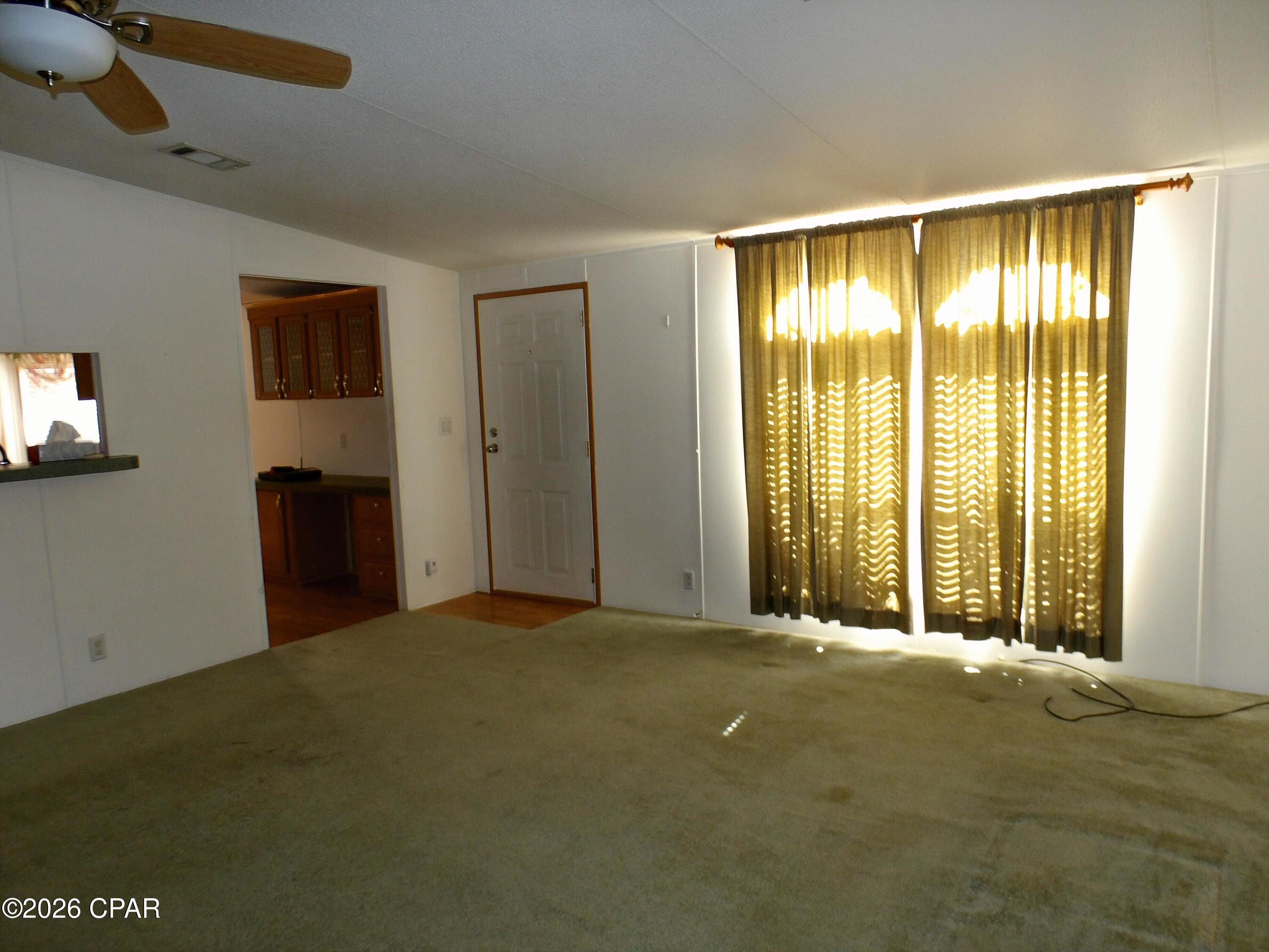 Listing photo id 4 for 500 Deer Creek Road