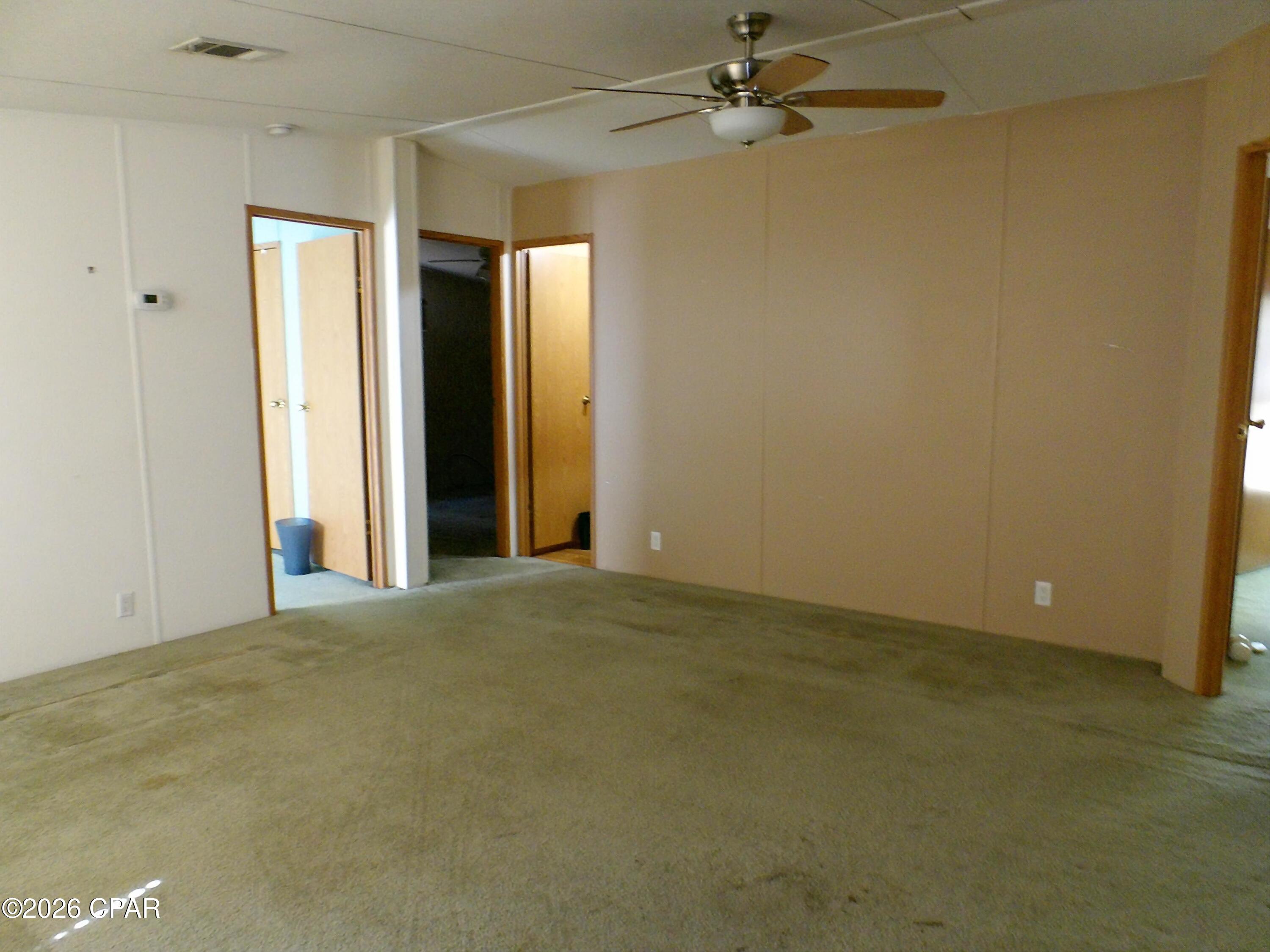 Listing photo id 5 for 500 Deer Creek Road