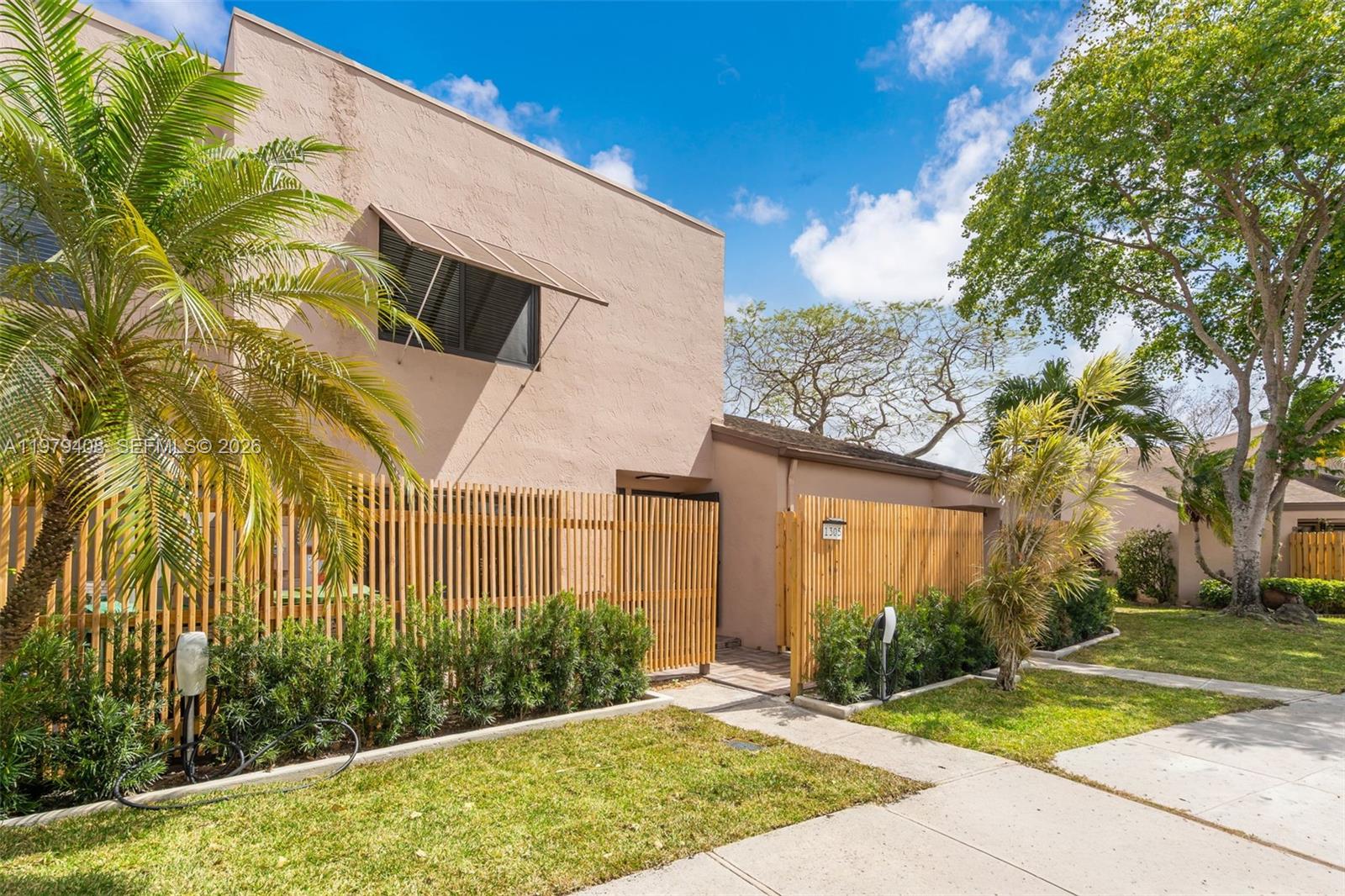 Pembroke Lakes Section Se