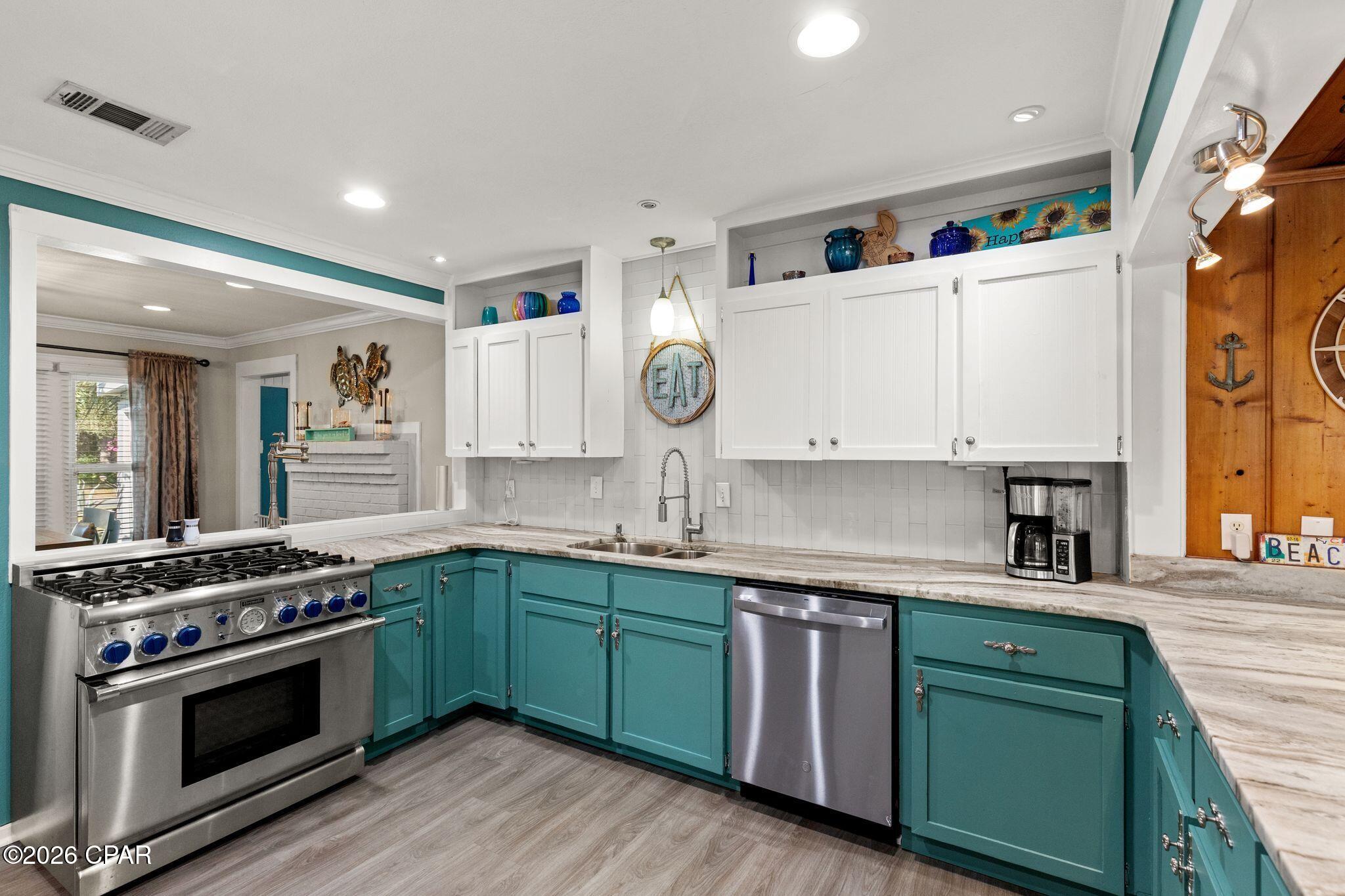 Image 10 For 200 Cove Boulevard