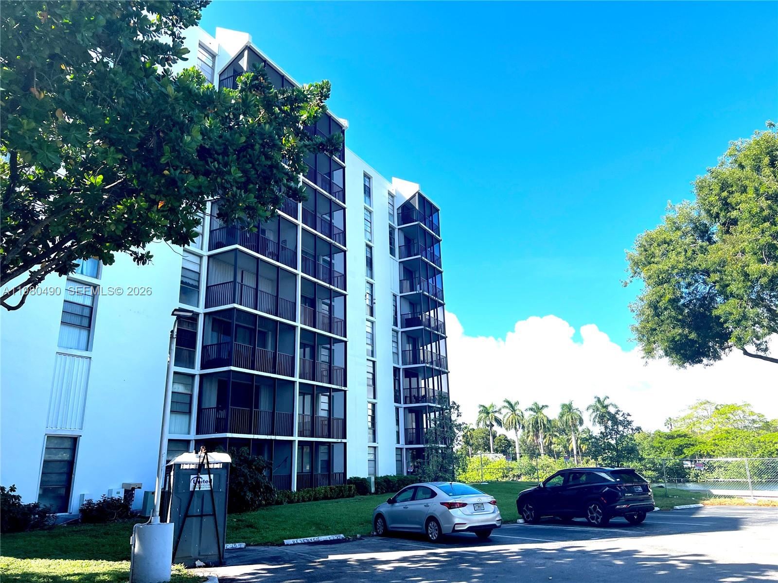 3475 Country Club Dr Unit 716, Aventura, Florida 33180