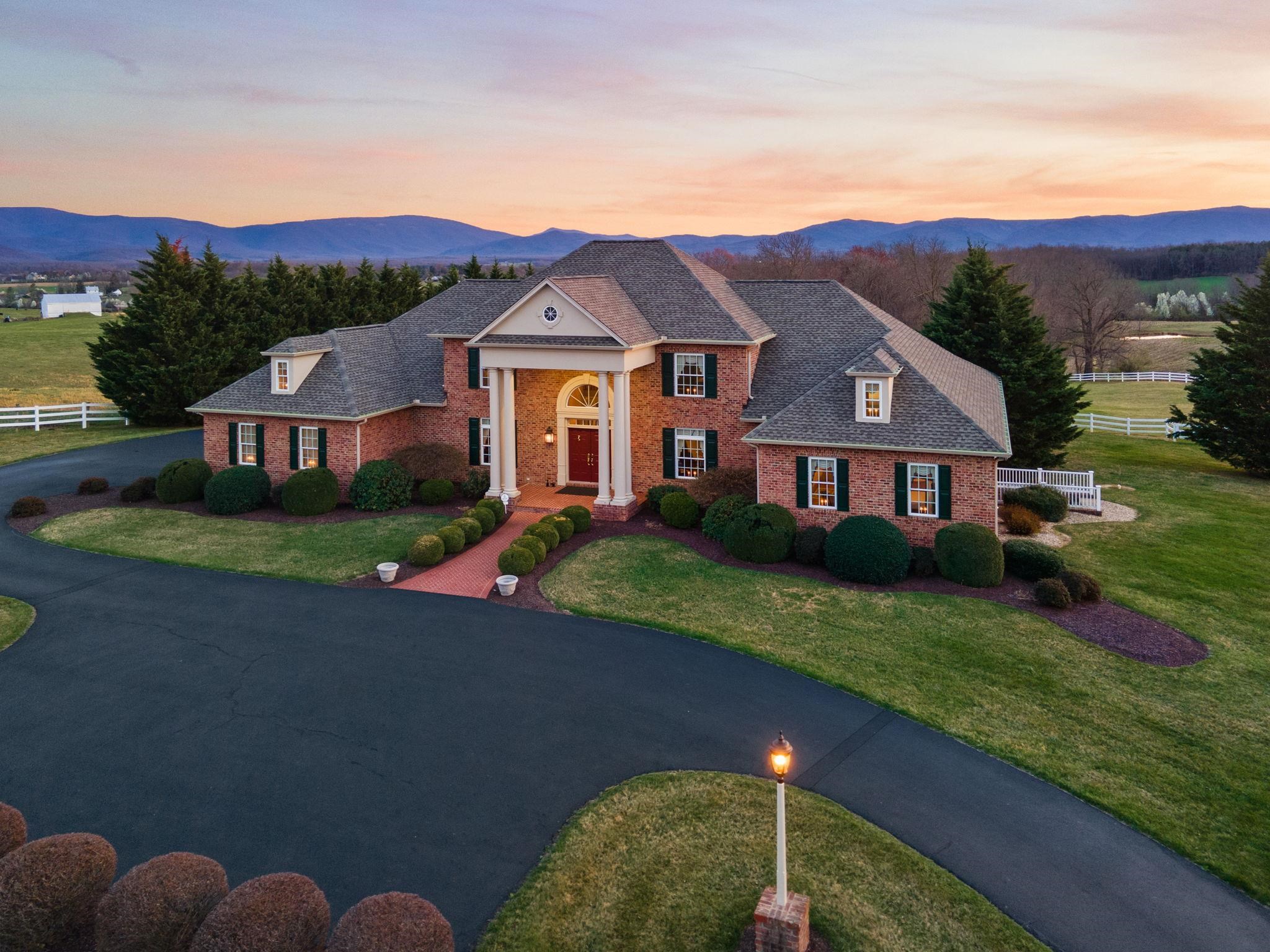 273 BEL GRENE DR - luxury property in Fishersville, VA