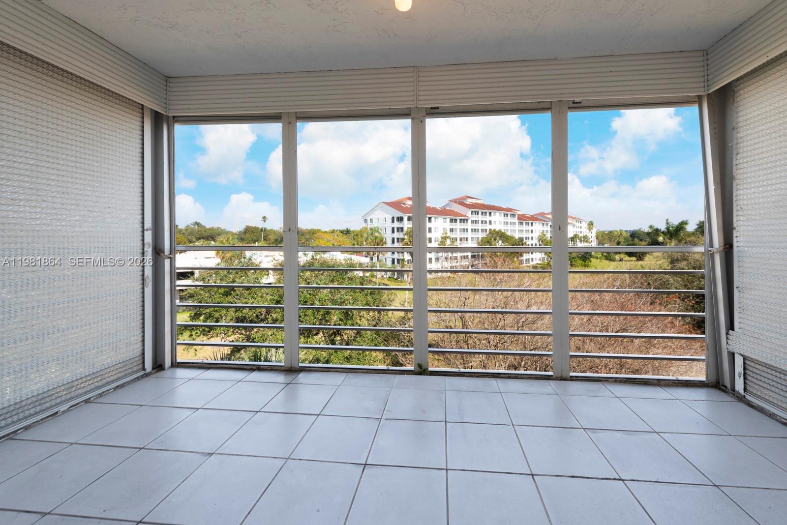 Palm-Aire C C Apts 121 Co
