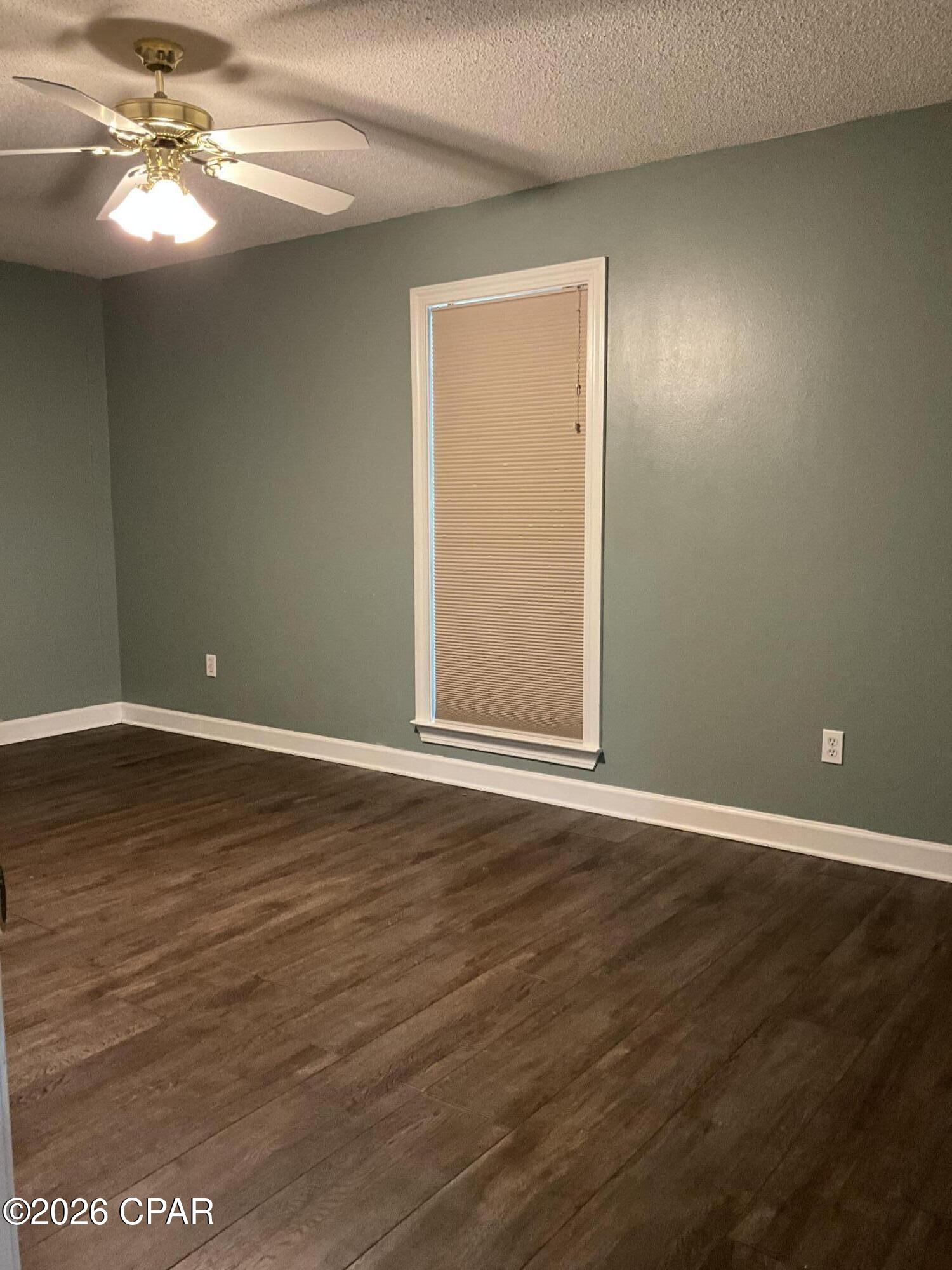 Image 21 For 22 Ten Lake Drive