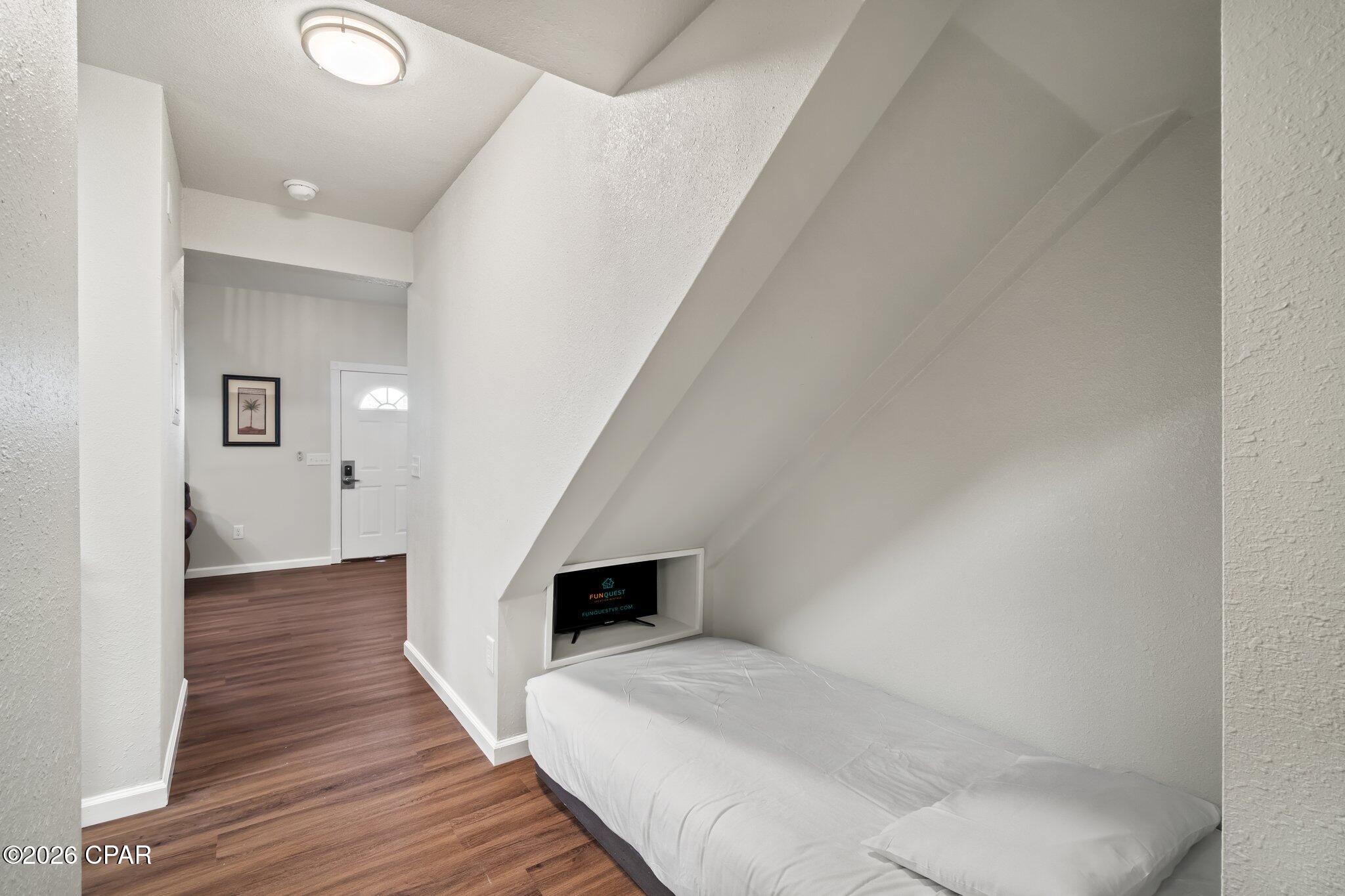 Image 10 For 5218 Beach Drive