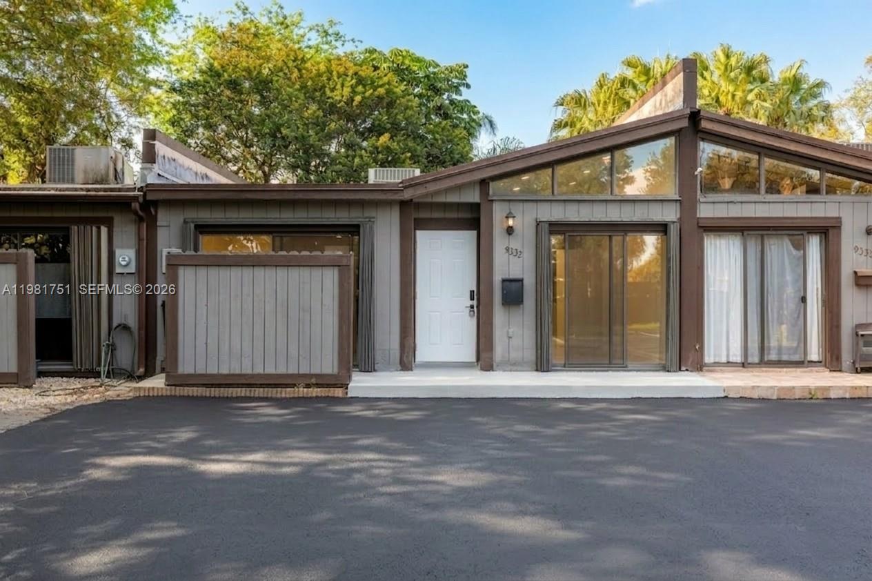 Briar Bay Townhouse Estat