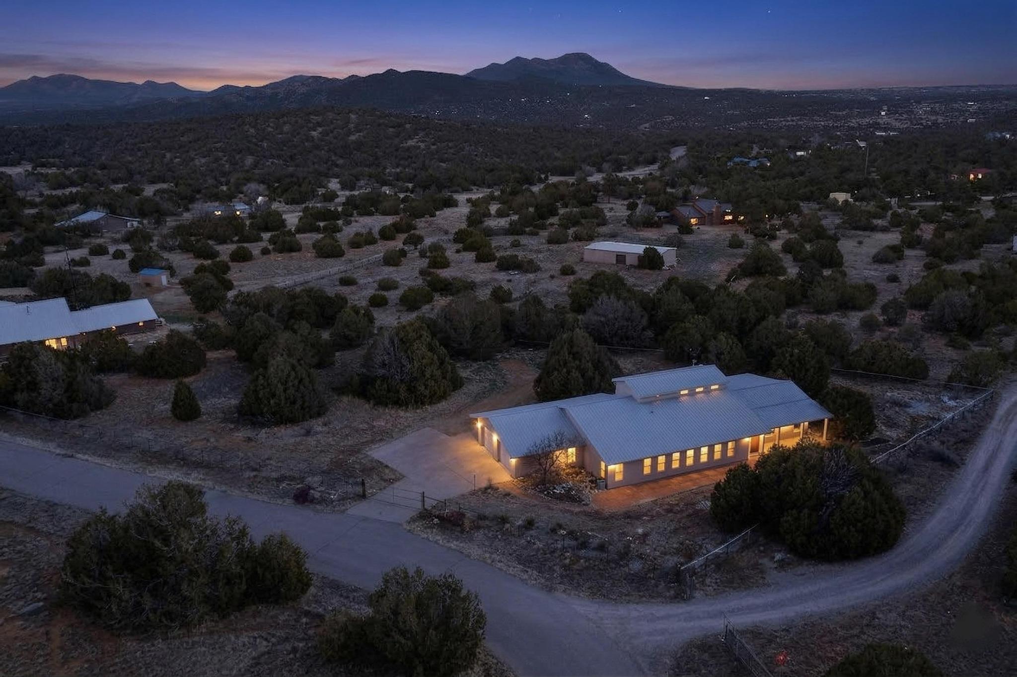 26 Juniper Hill Loop Cedar Crest, NM 87008