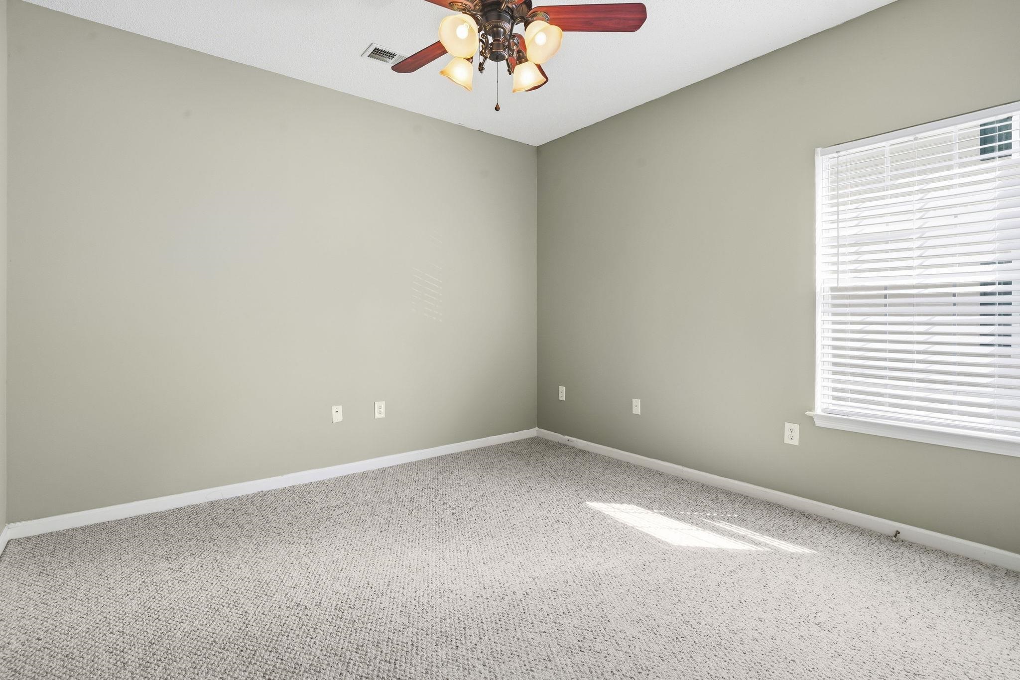 2606561 | Photo 22