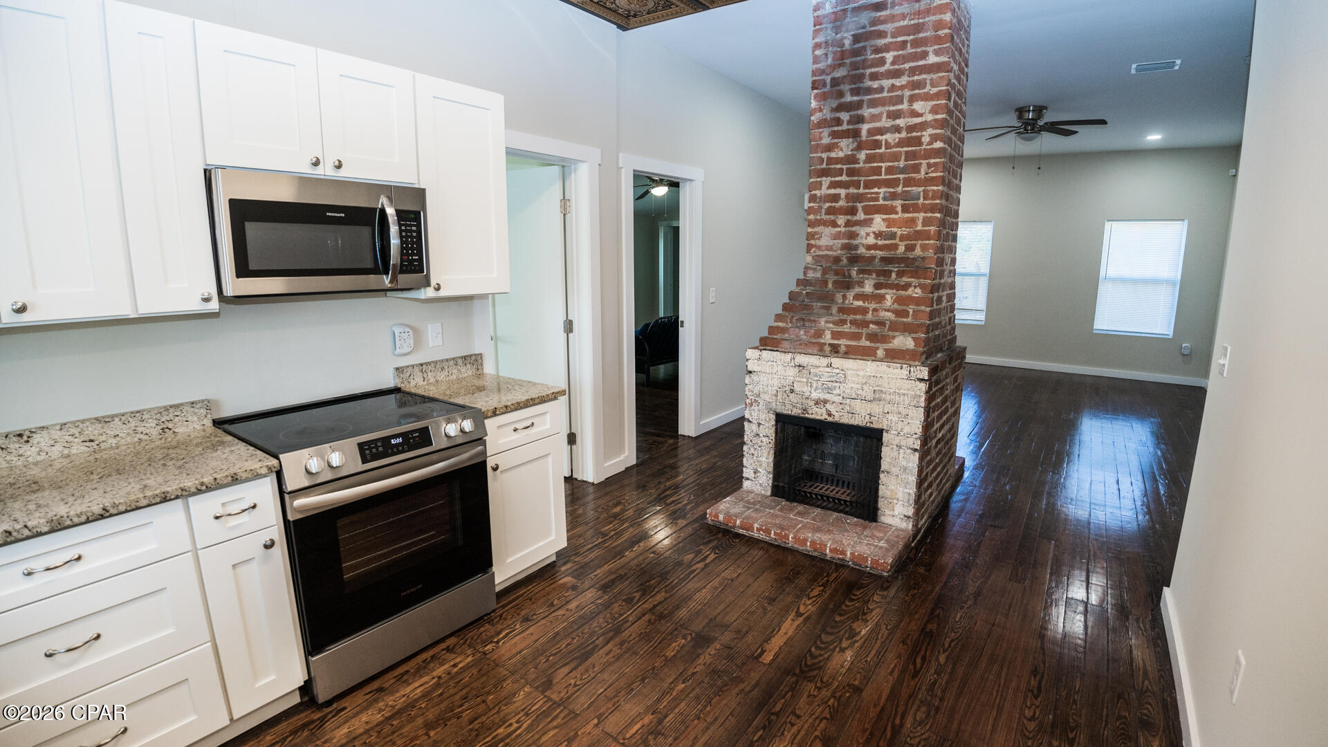 Listing photo id 13 for 5045 Highway 98