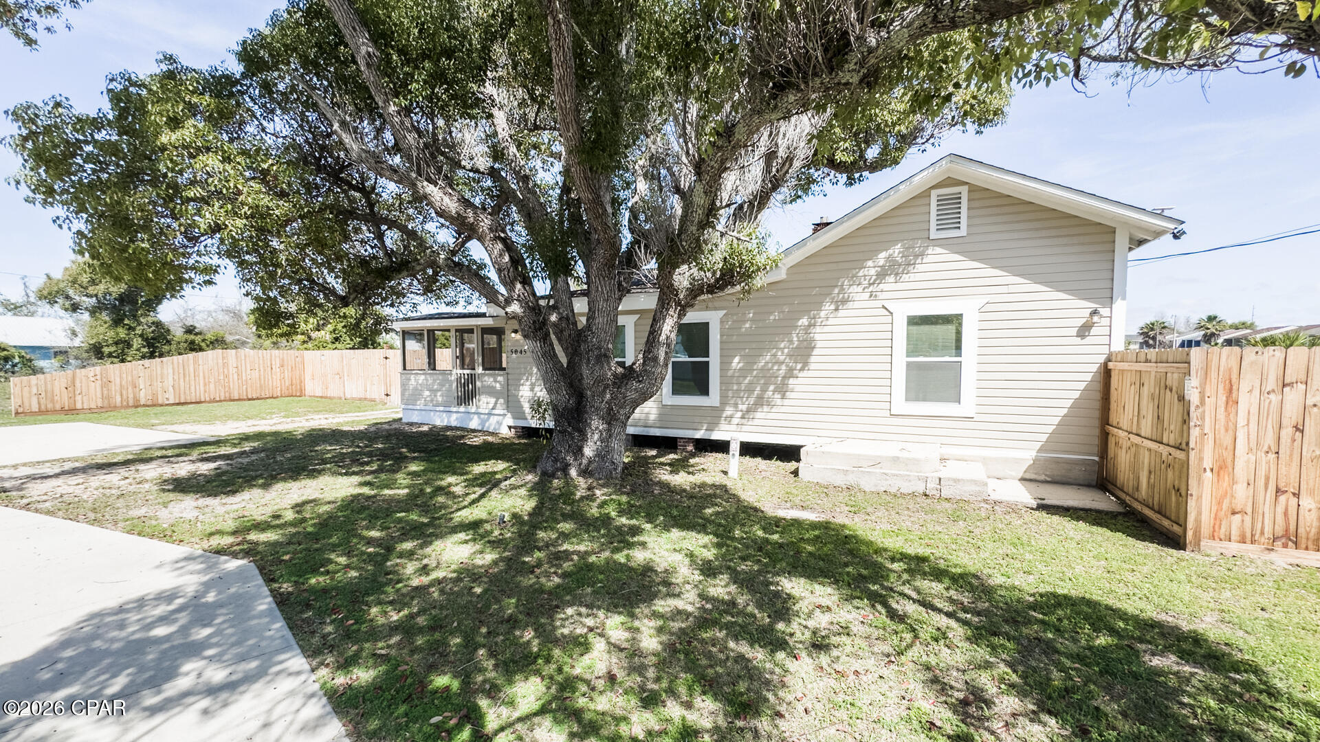 Listing photo id 40 for 5045 Highway 98