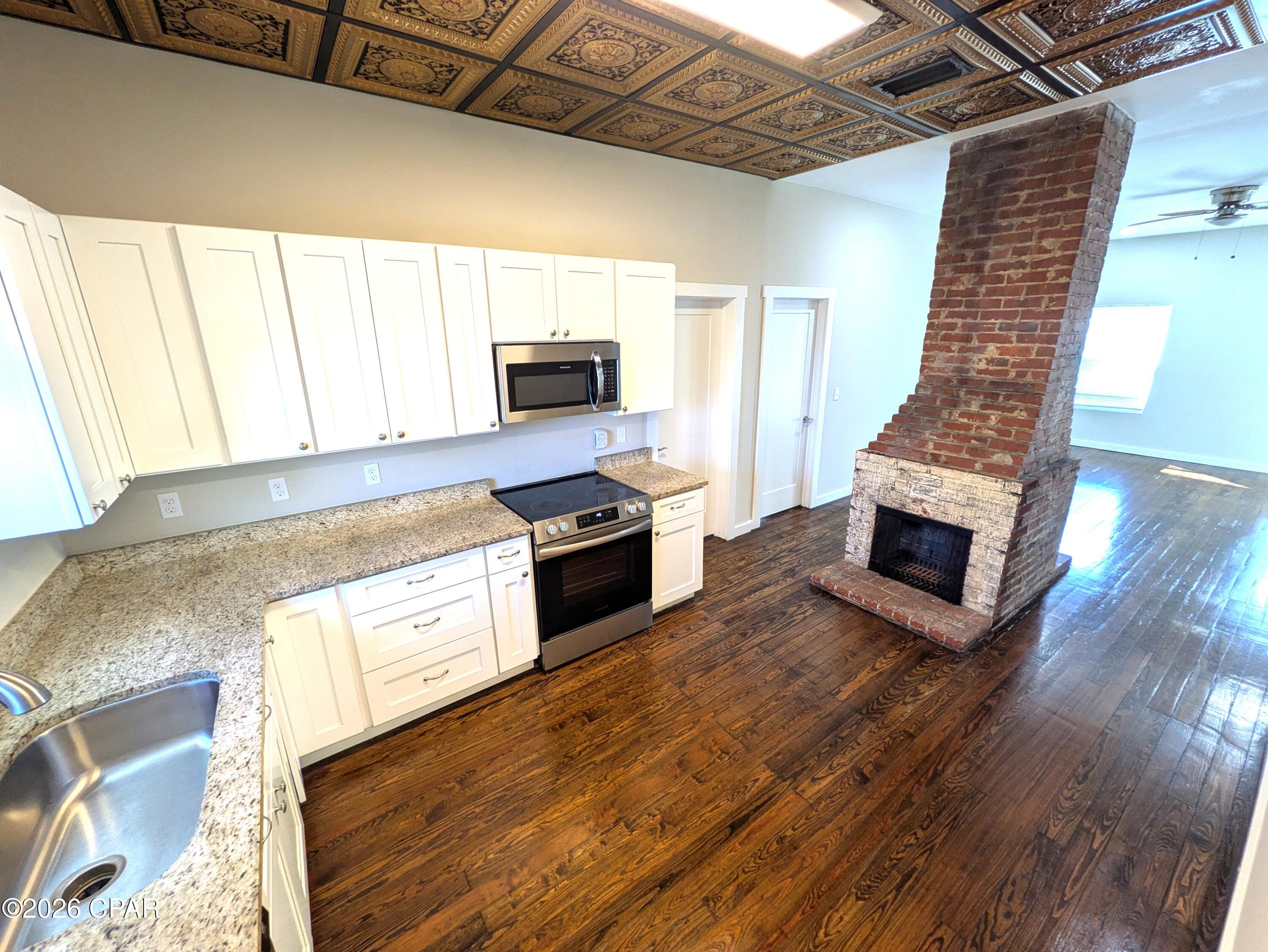 Listing photo id 8 for 5045 Highway 98