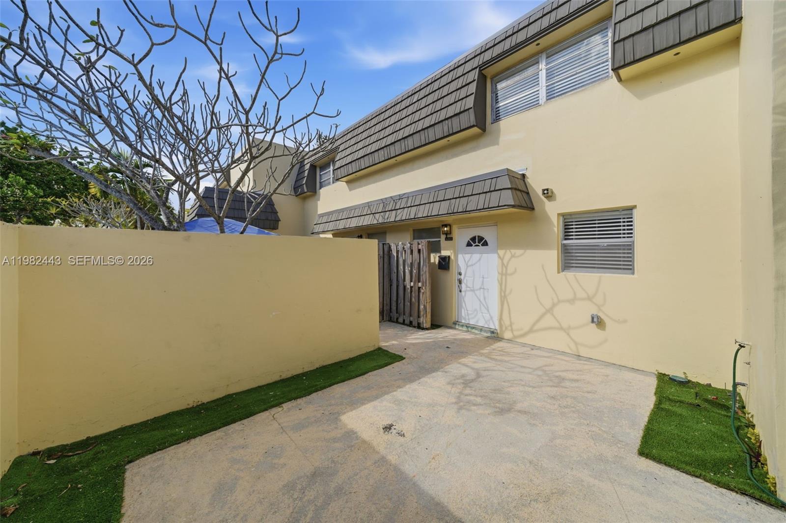 Kendale Lk Townhouse Cond
