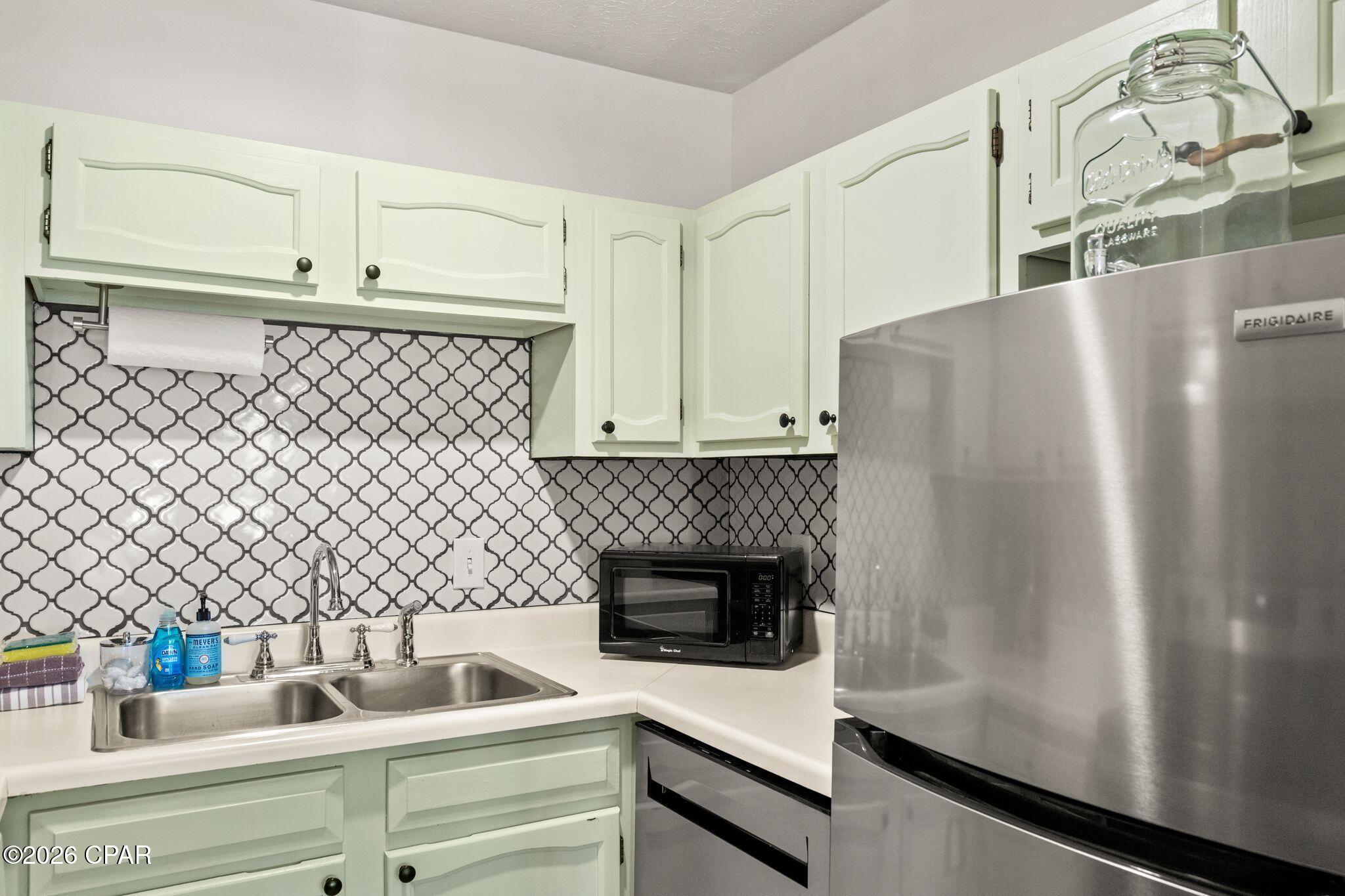 Image 13 For 301 Lullwater Drive 277