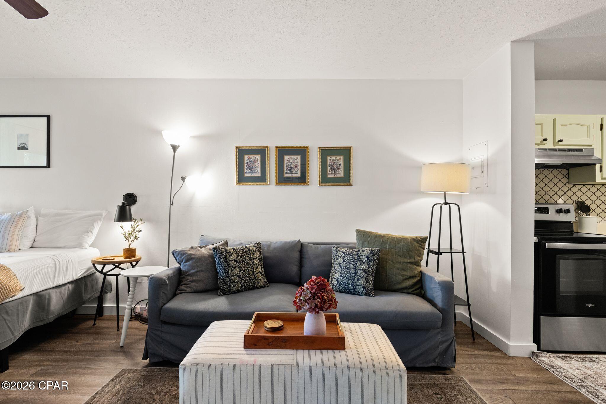 Image 3 For 301 Lullwater Drive 277