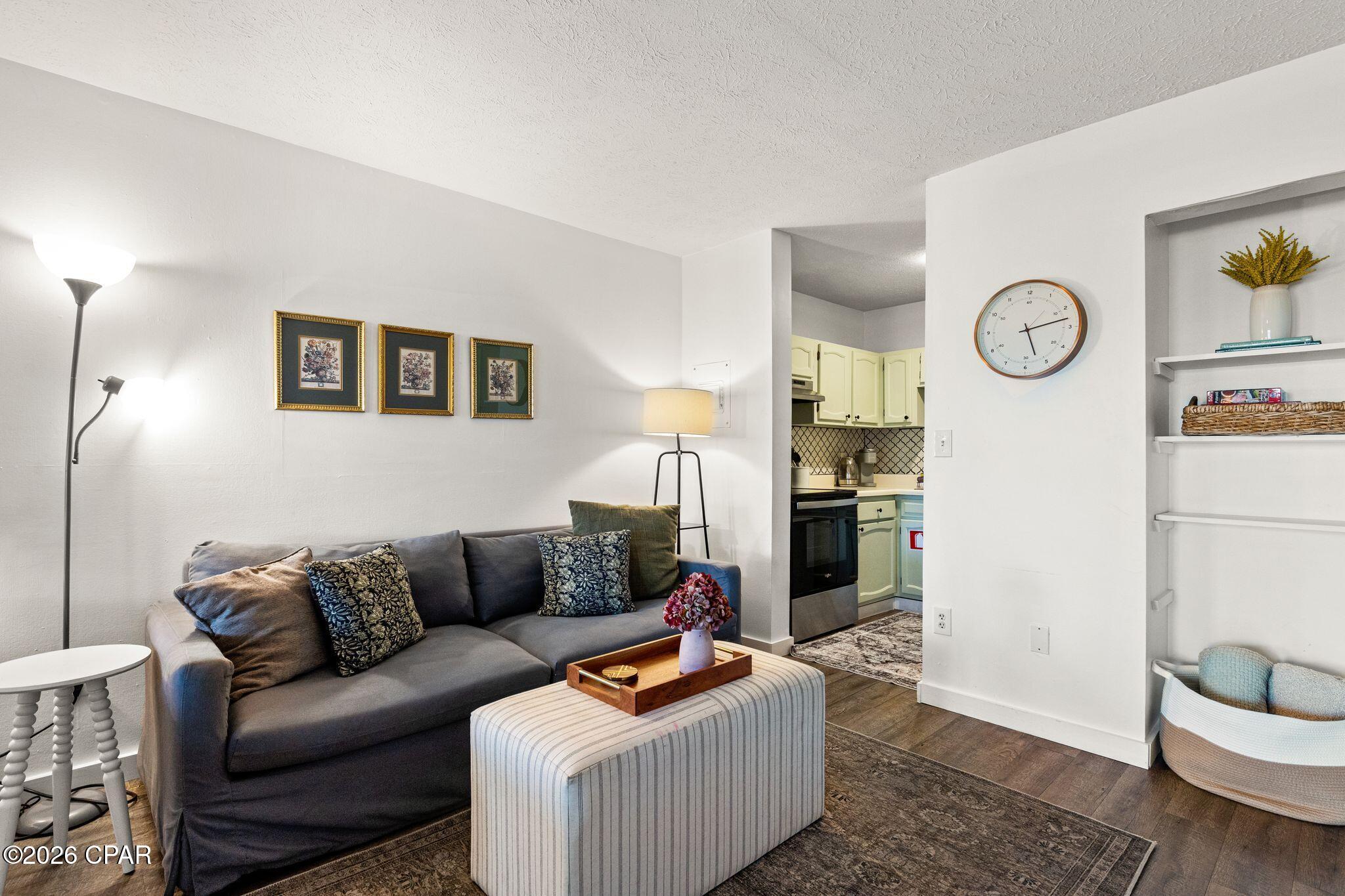 Image 4 For 301 Lullwater Drive 277